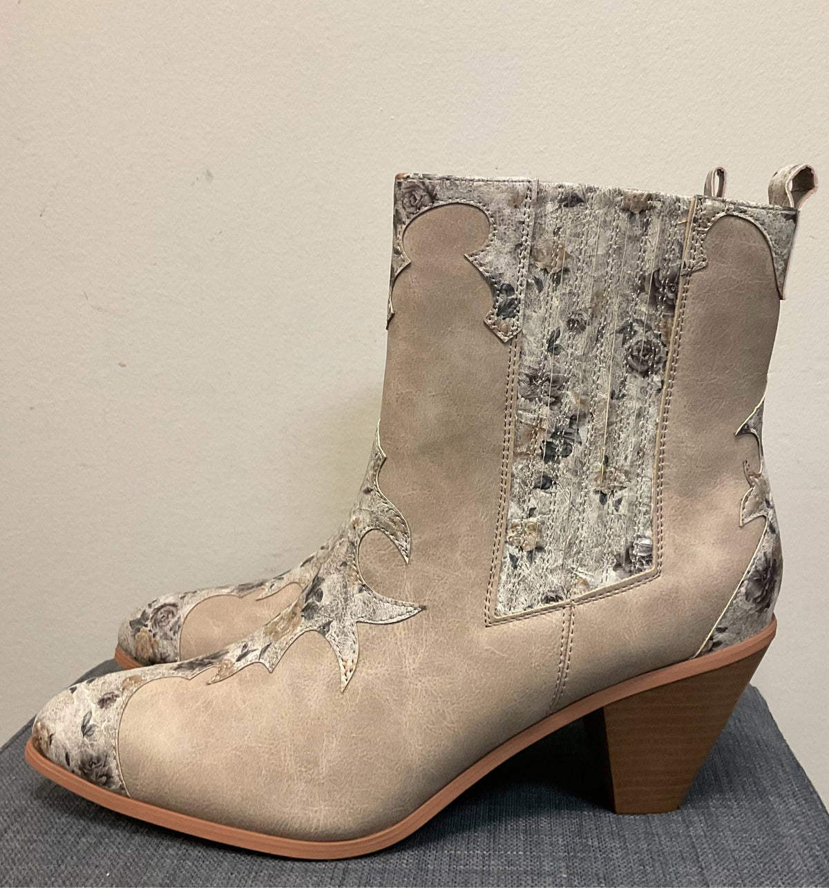11 EST. 1946 Tan Boots
