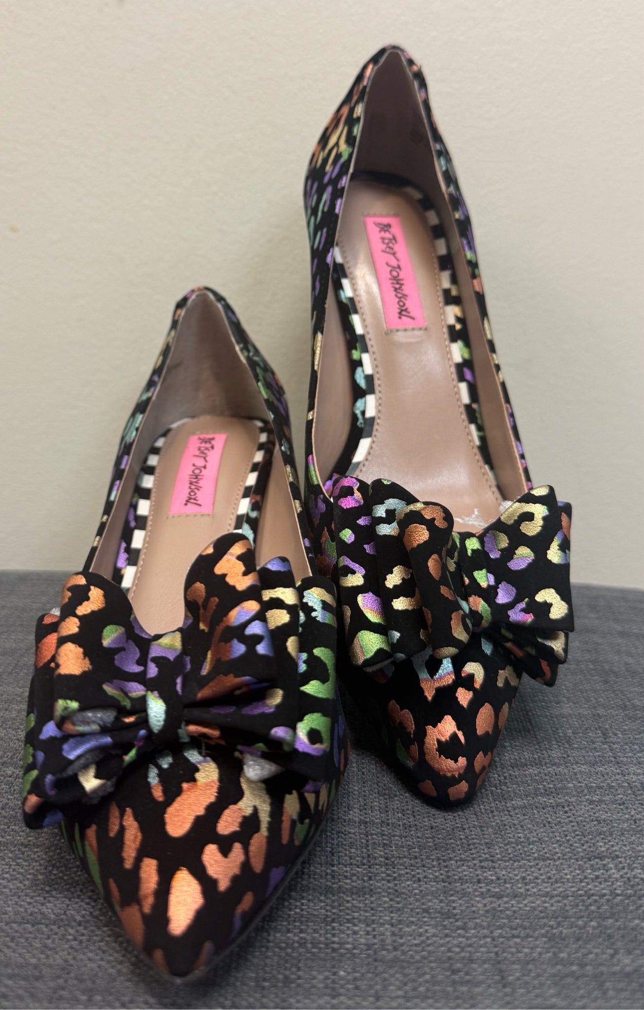 8 BETSEY JOHNSON BLACK MULTI SHOES