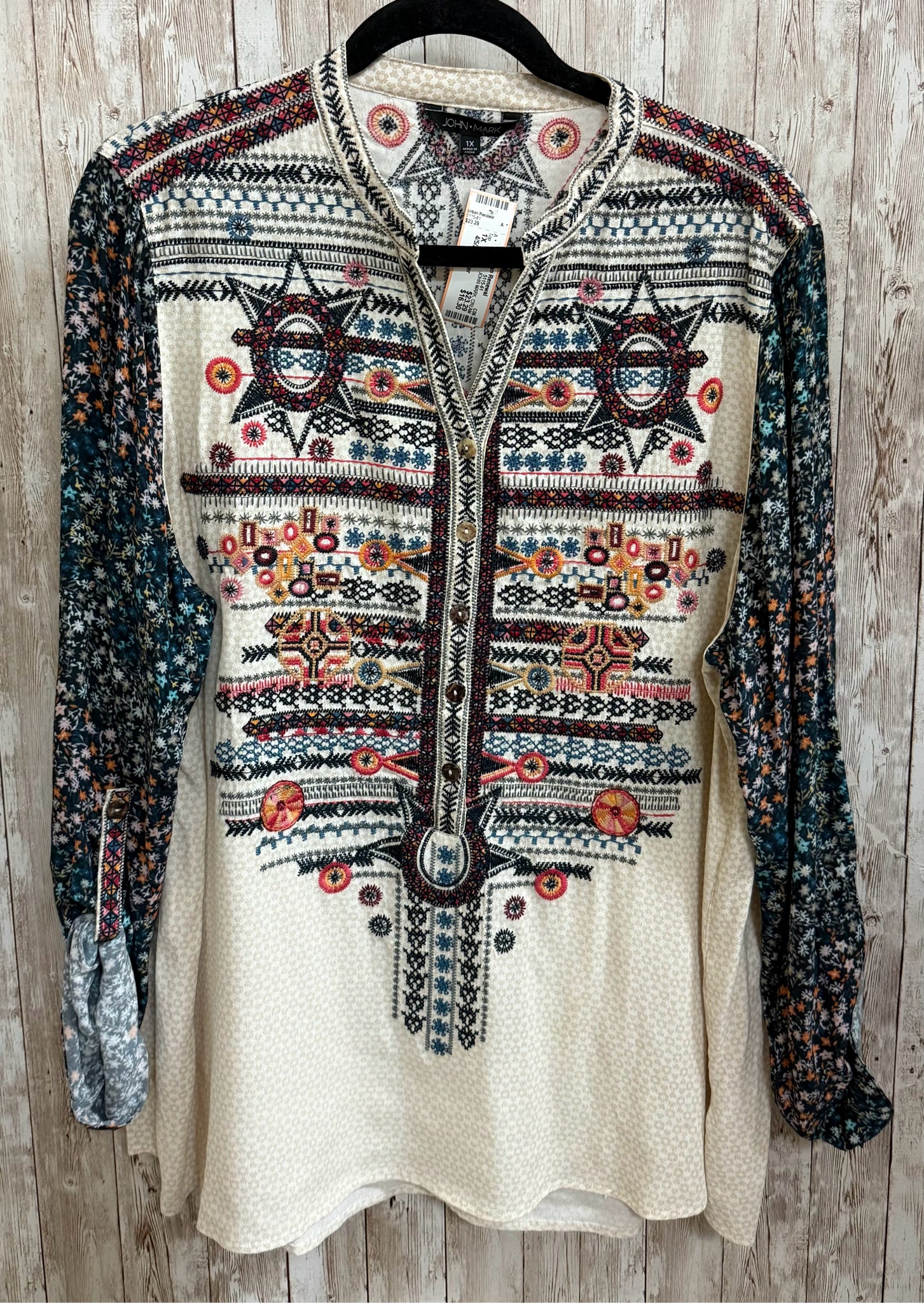 Size 1X JOHN MARK CREAM PRINT Top