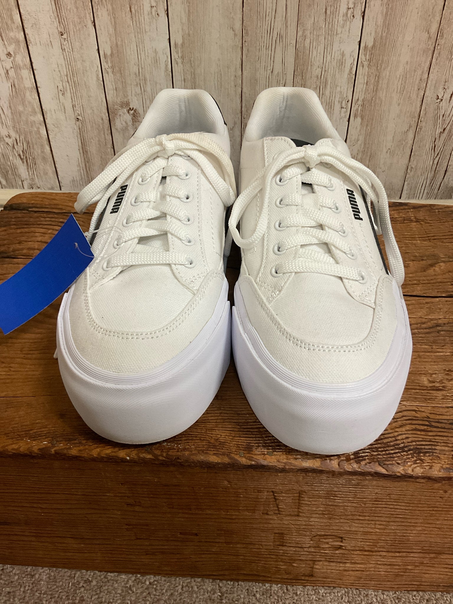 8.5 PUMA White and Black SHOES