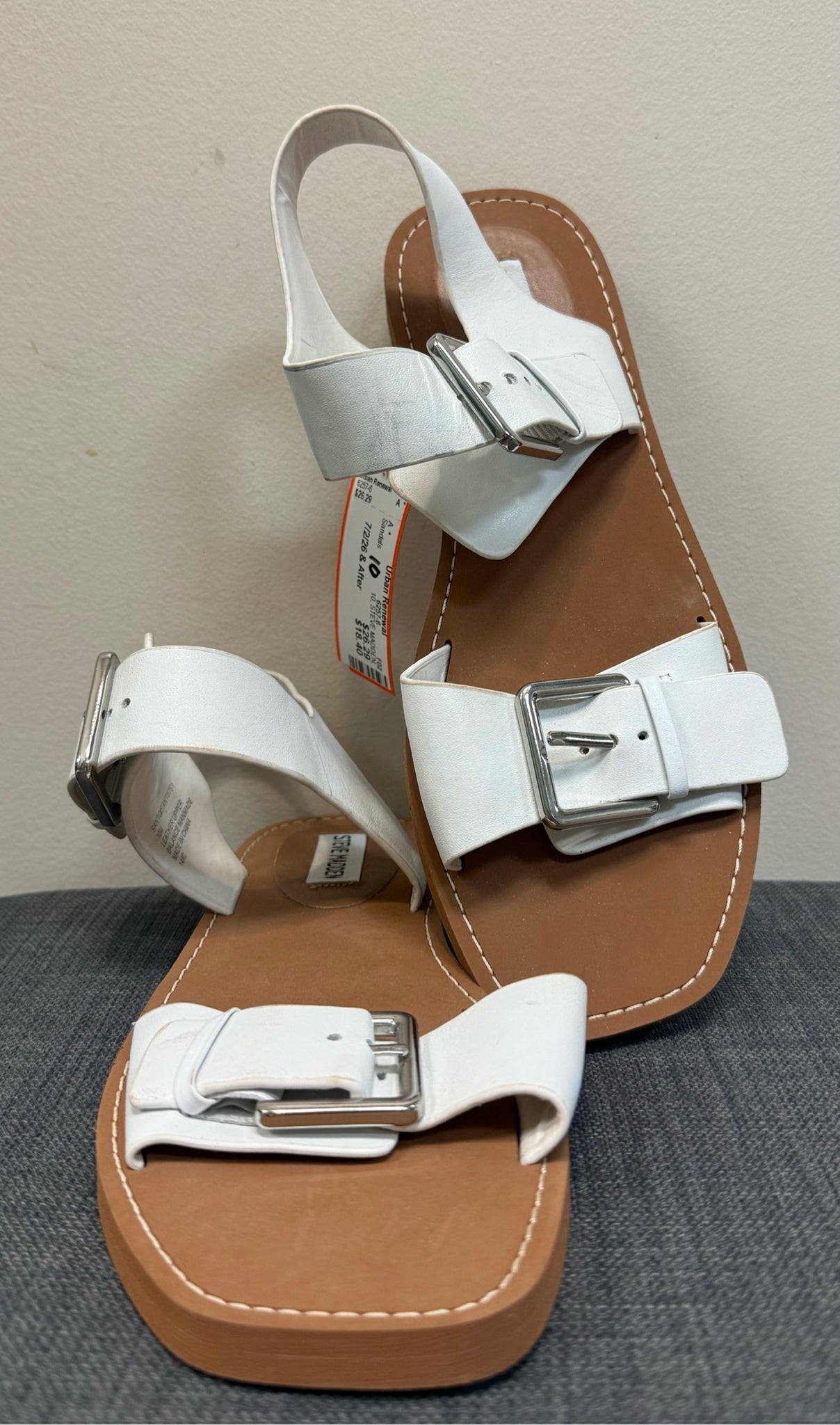 10 STEVE MADDEN White Sandals