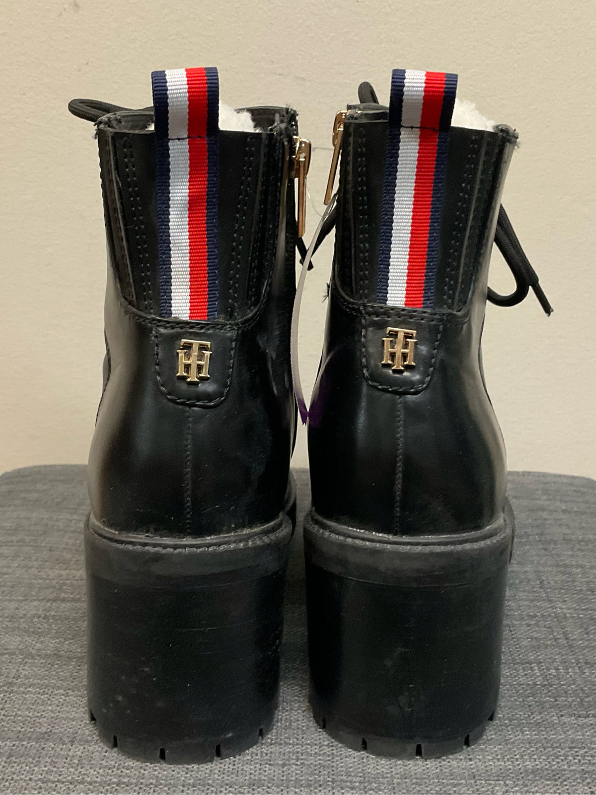 7 TOMMY HILFIGER Black Boots