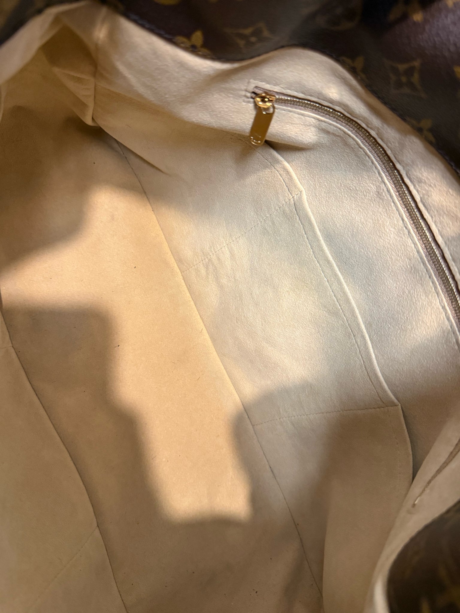LOUIS VUITTON Tote