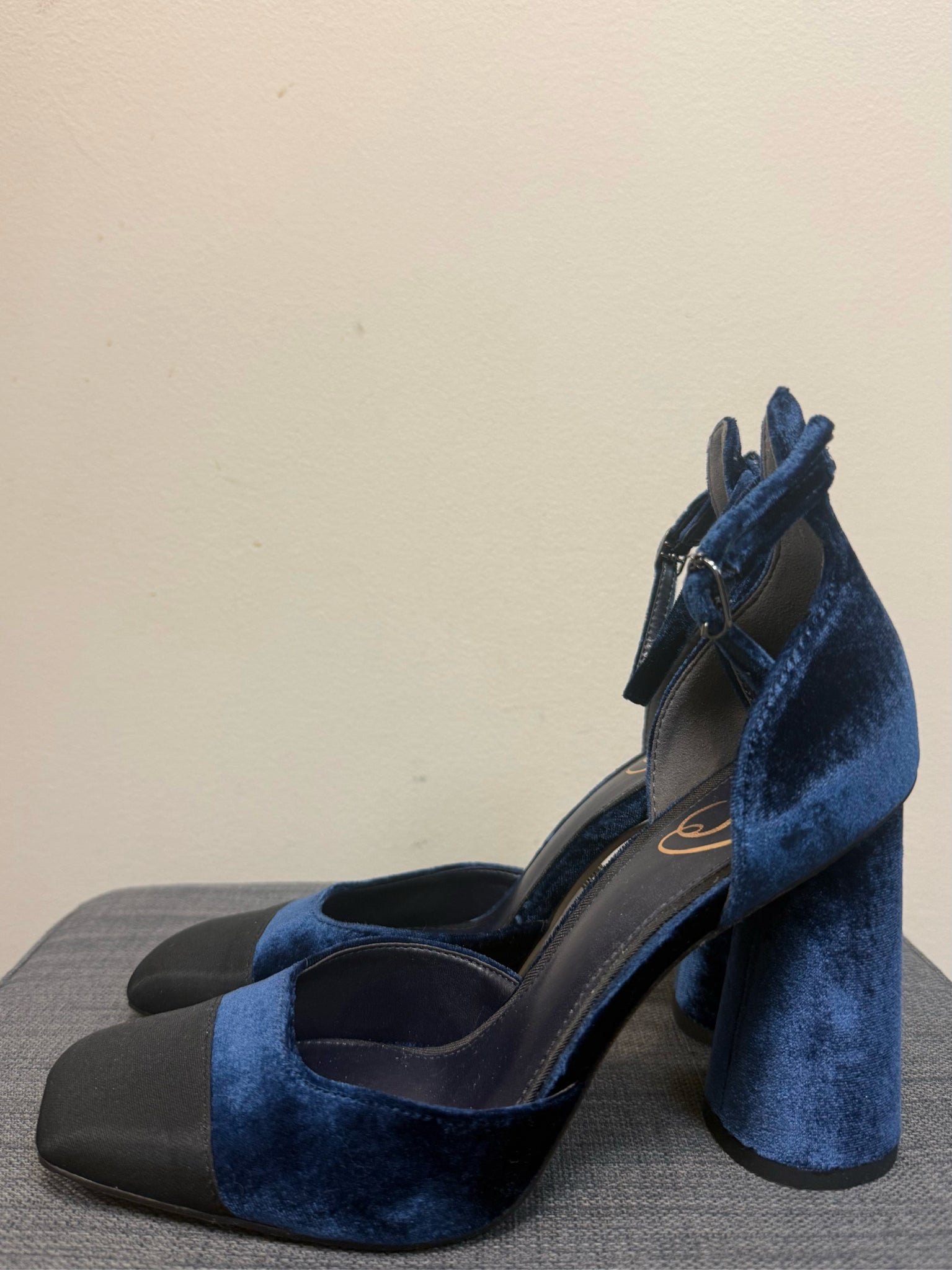 7.5 SAM EDELMAM Navy SHOES