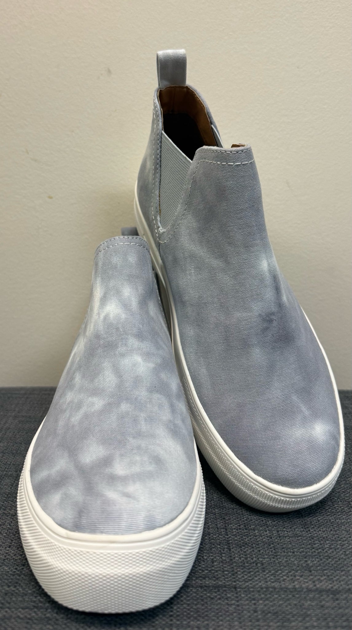 7.5 DOLCE VITA Gray Sneakers