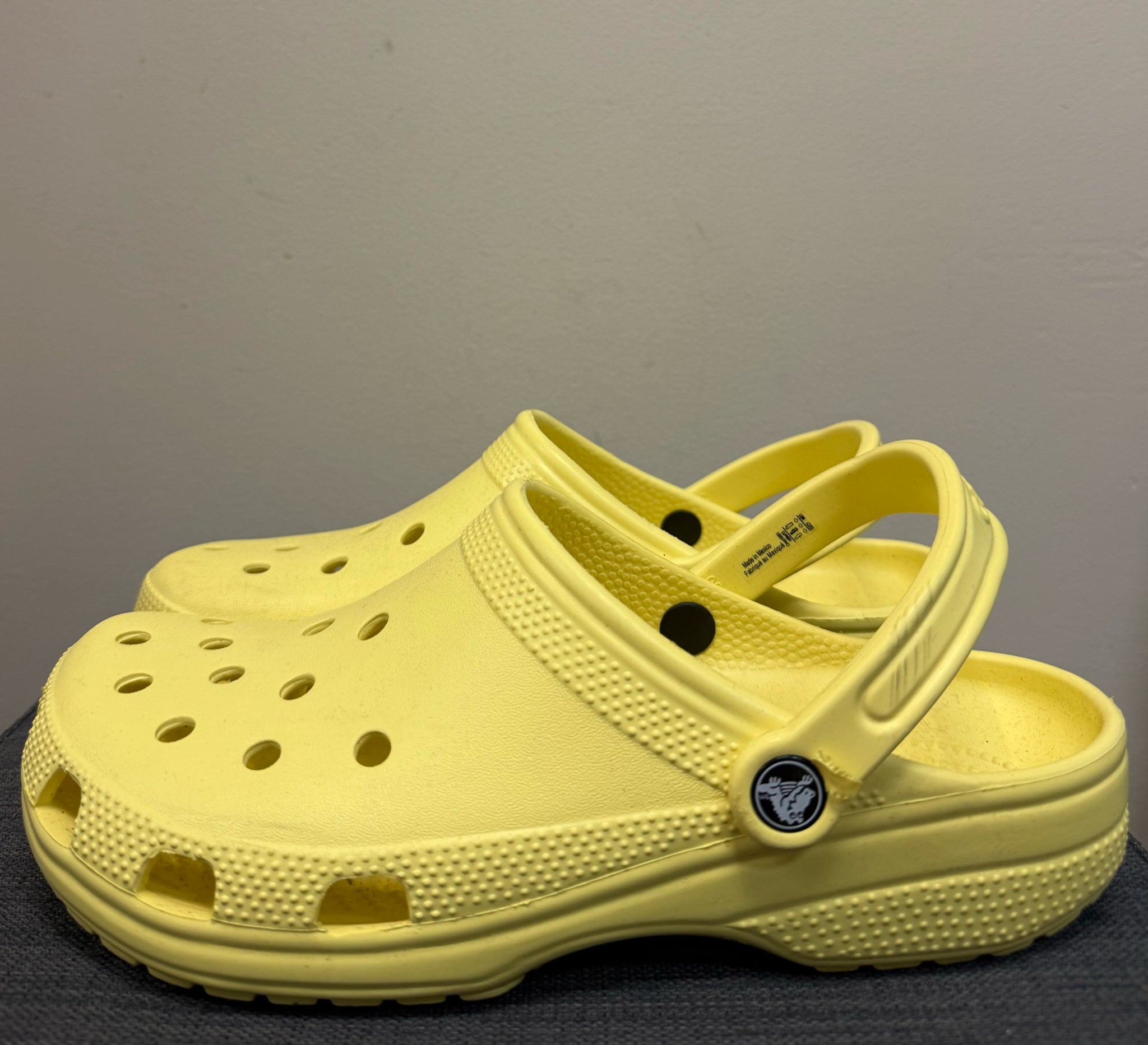 10 CROCS Yellow SHOES