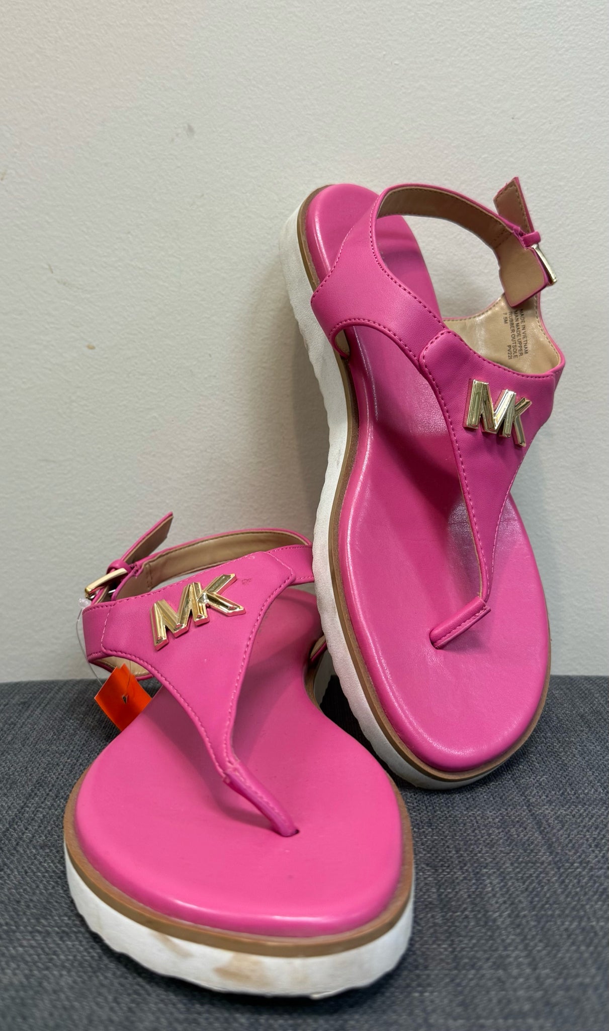 7.5 MICHAEL KORS Pink Sandals