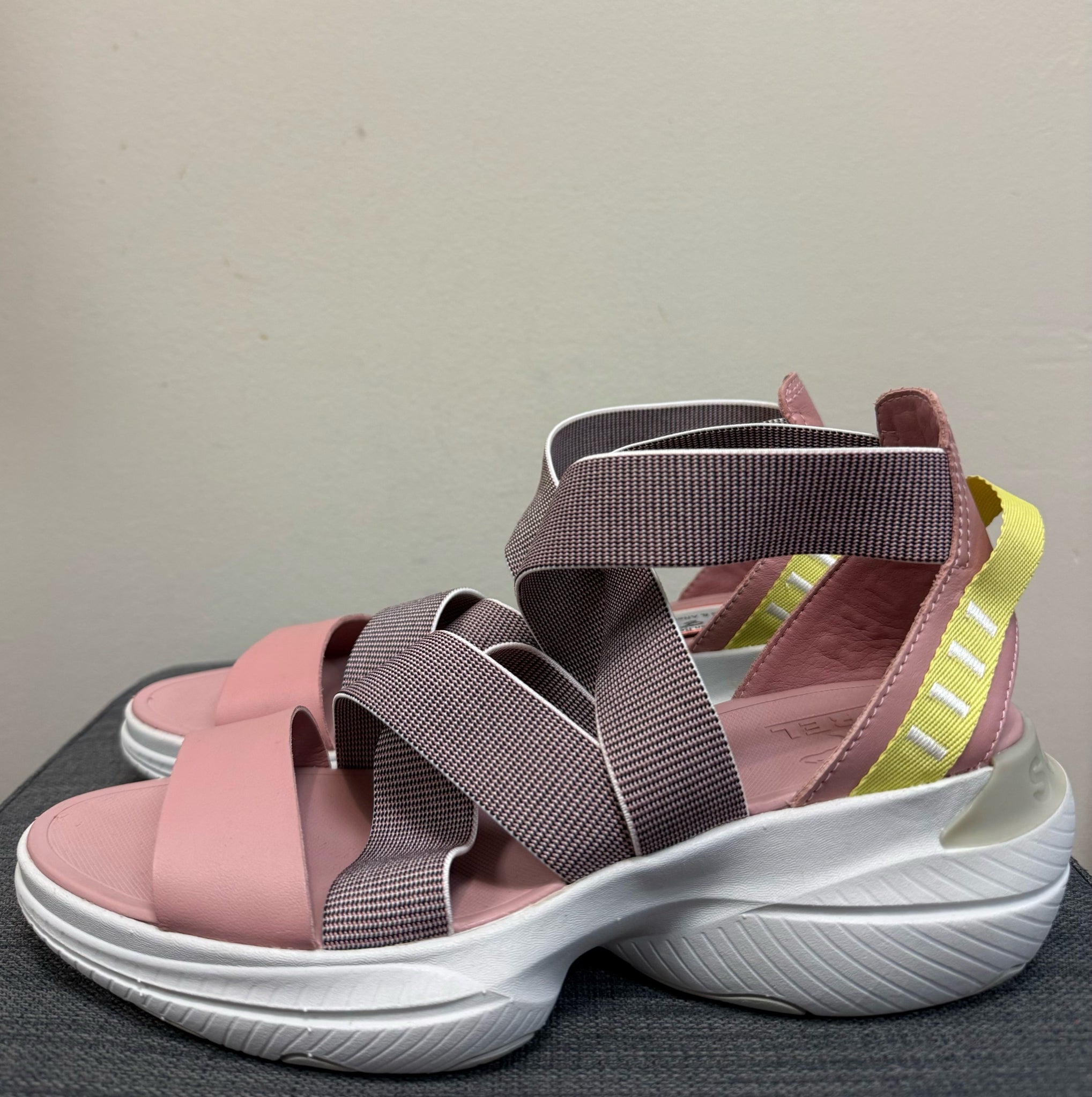 8 SOREL Mauve Sandals