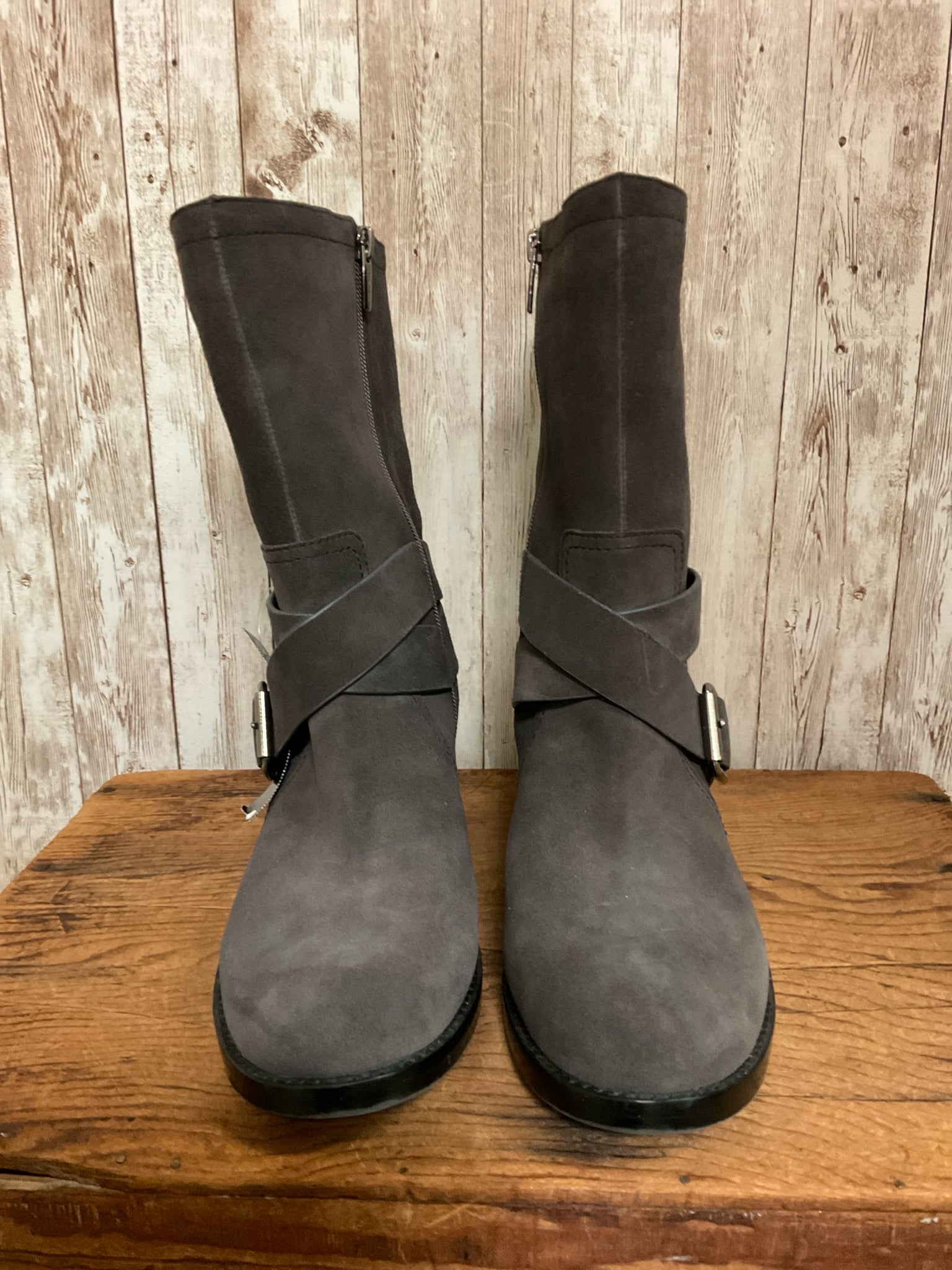 9 VINCE CAMUTO Black Boots
