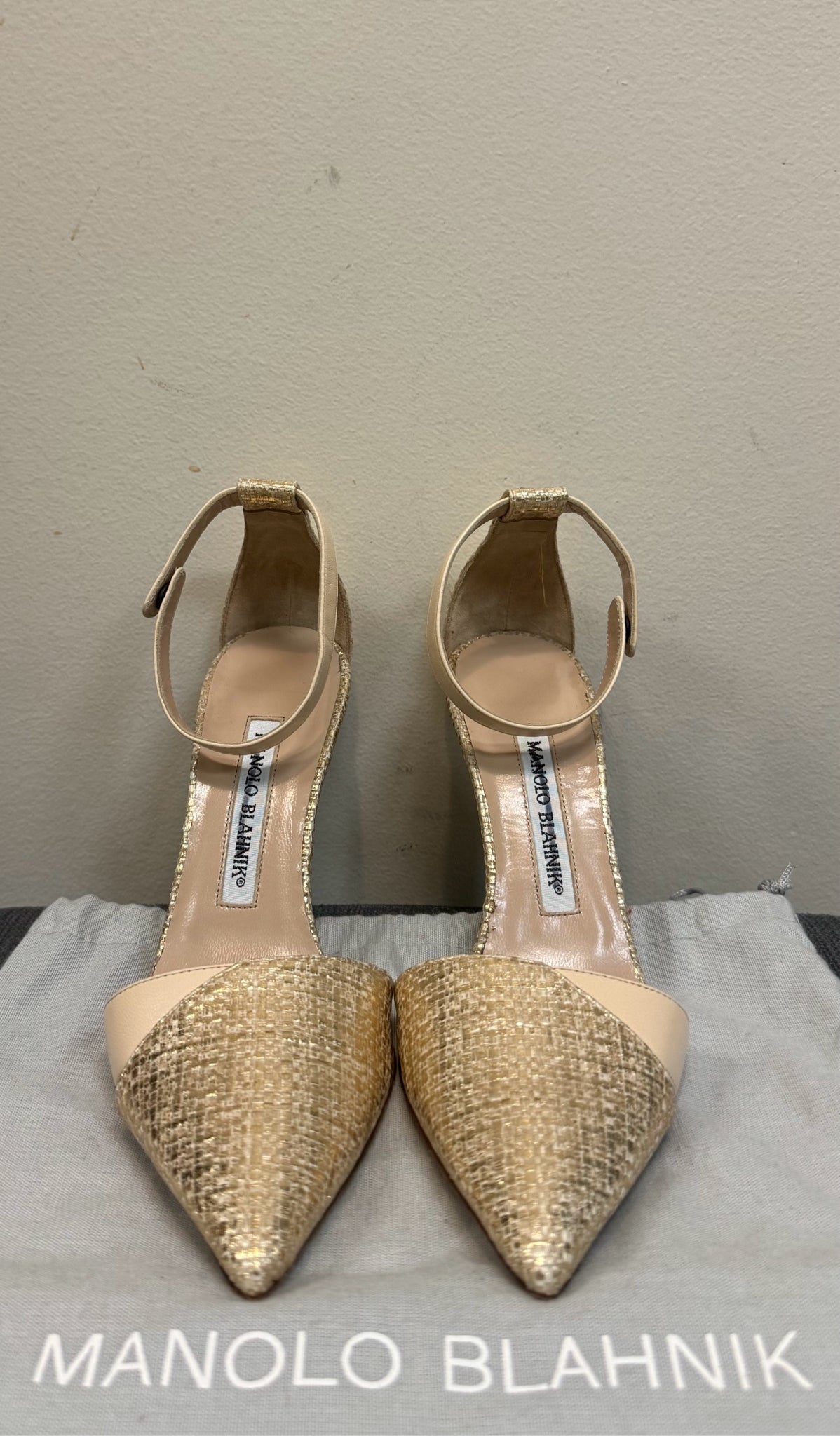 5 MANOLO BLAHNIK Gold SHOES