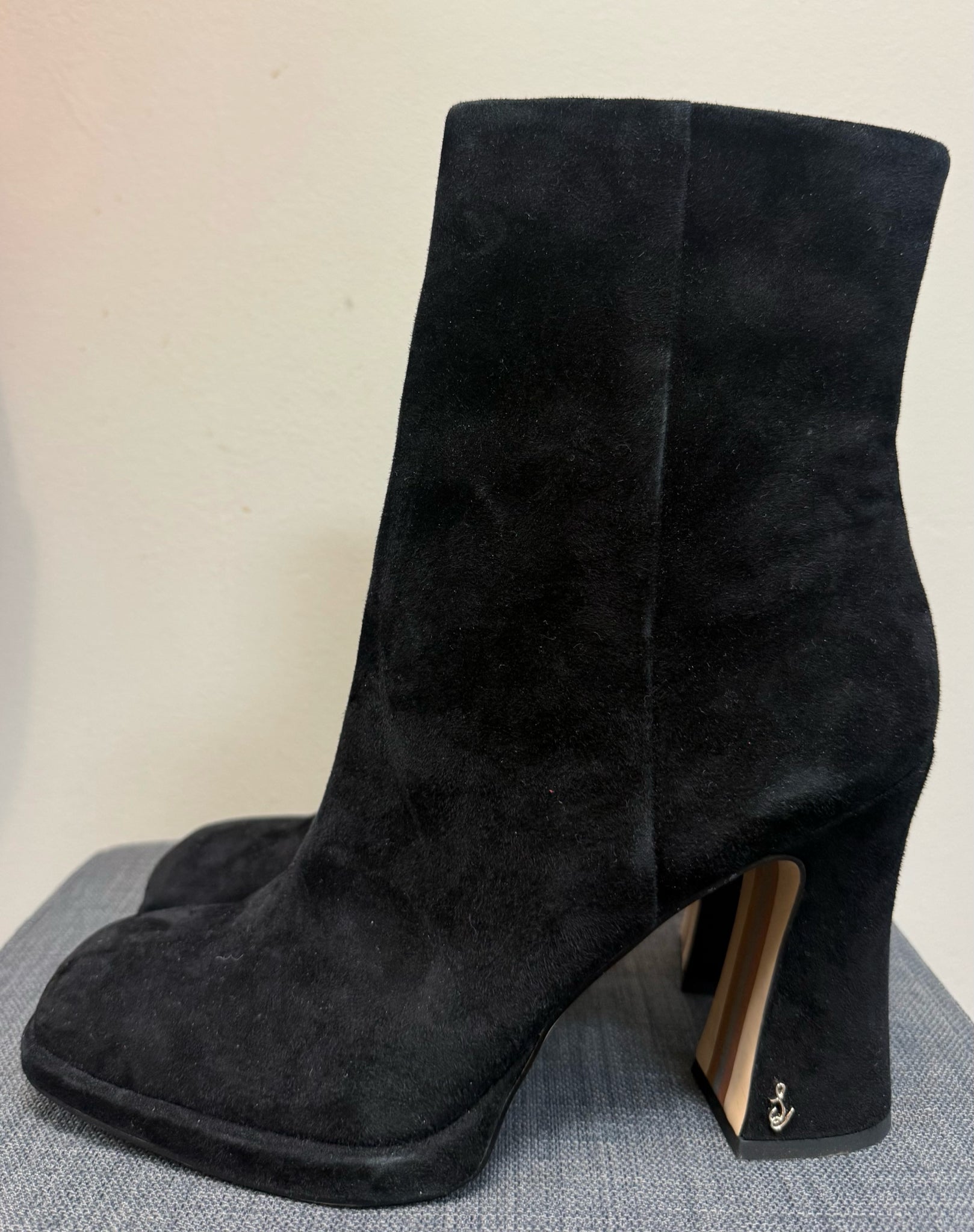 10.5 STEVE MADDEN Black Boots