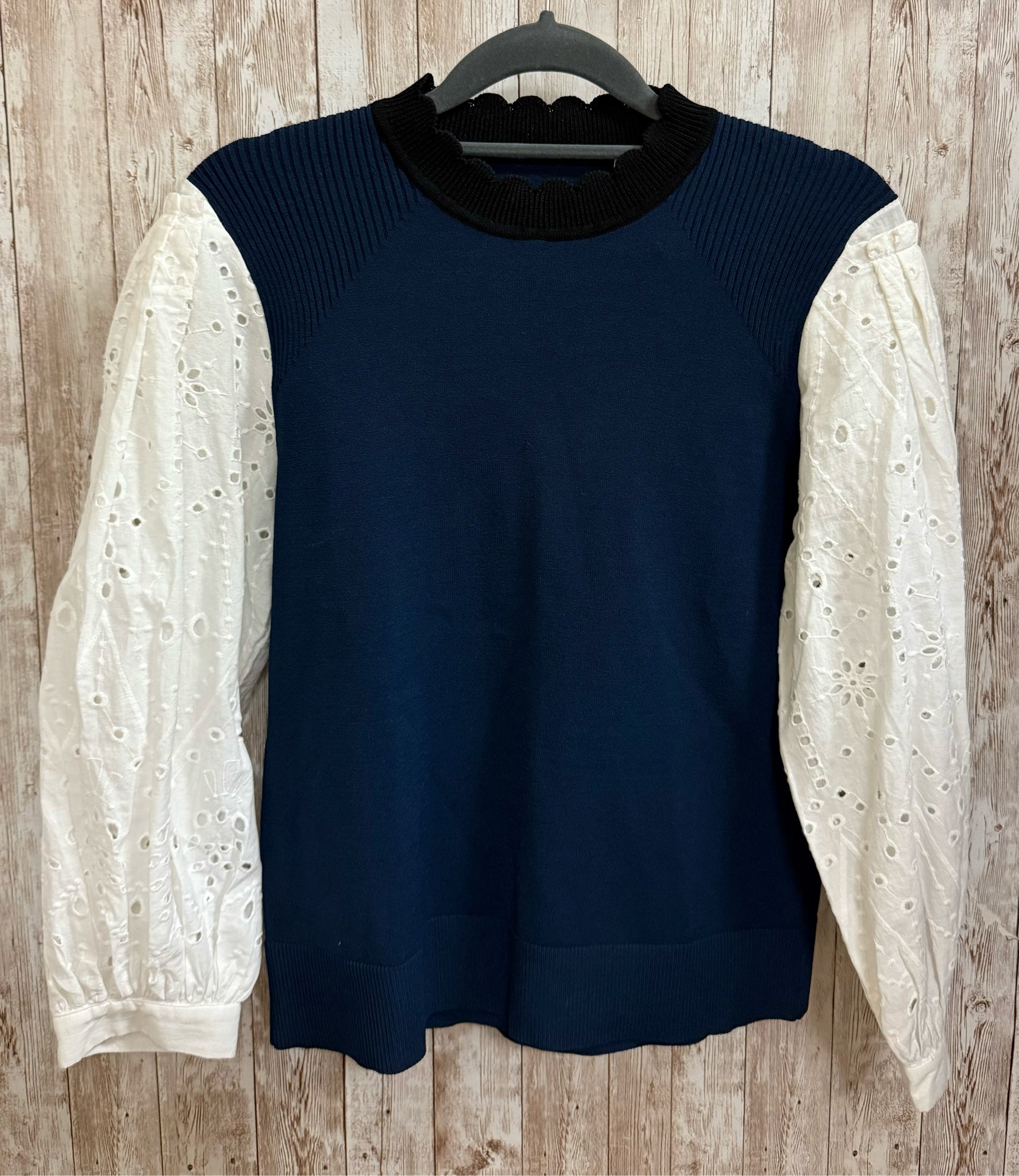 Size S VERONICA BEARD navy and cream Top