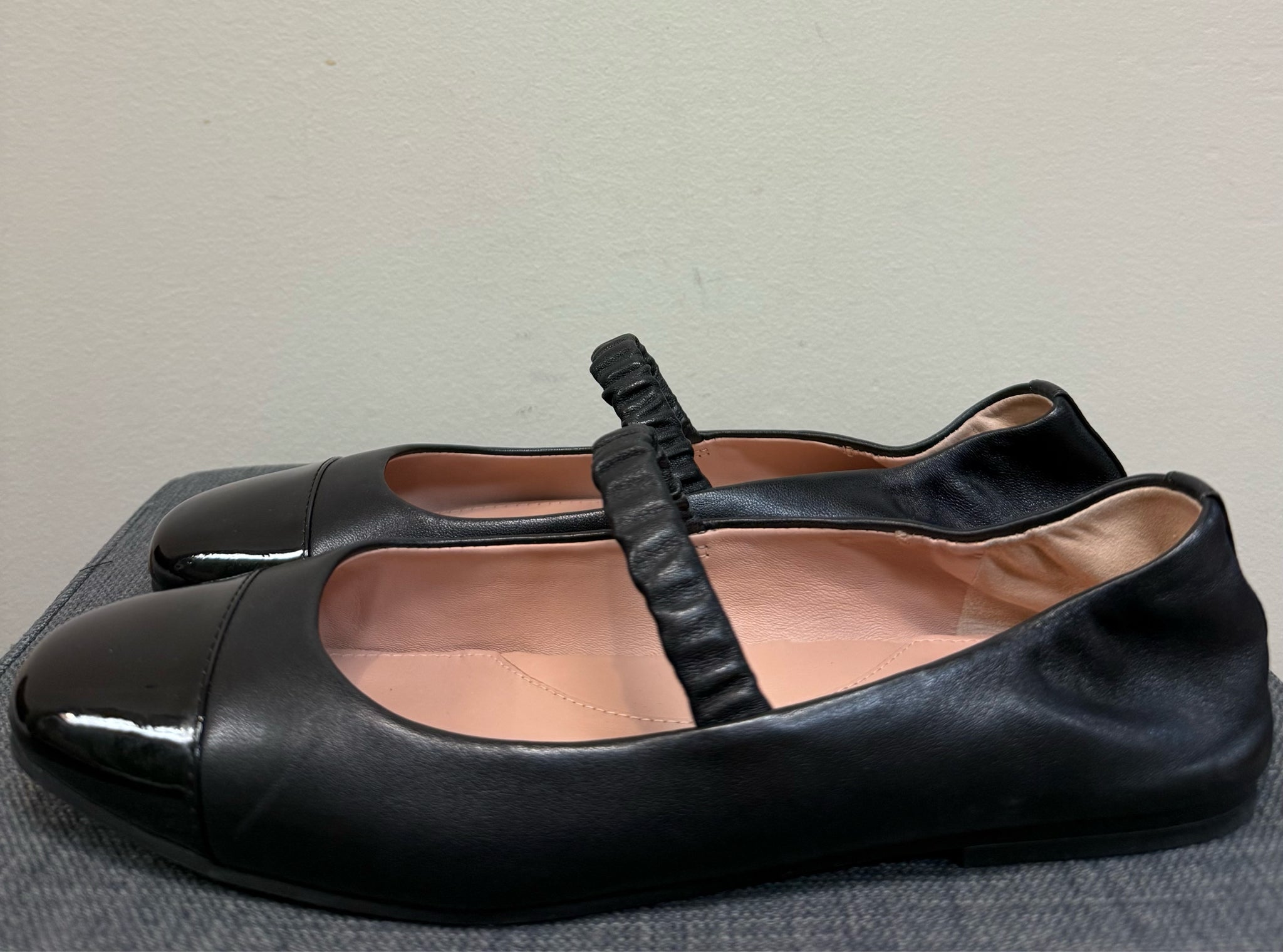 10 COLE HAAN Black SHOES