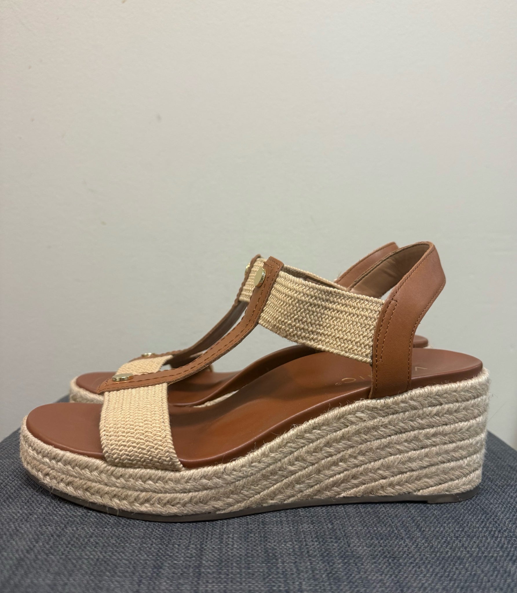6.5 VIONIC TAN AND BROWN Sandals
