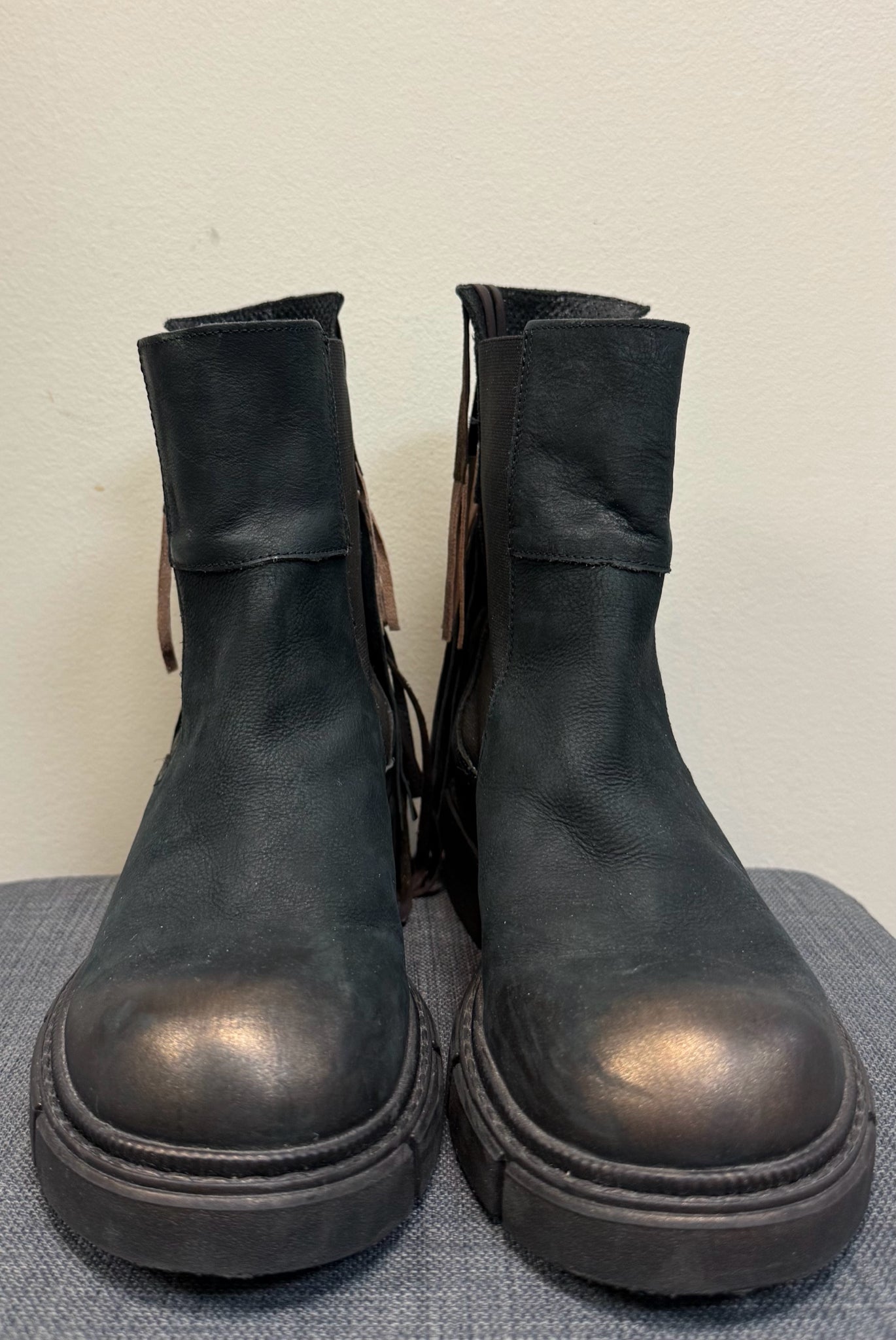 8.5 PAPUCEI Black Boots