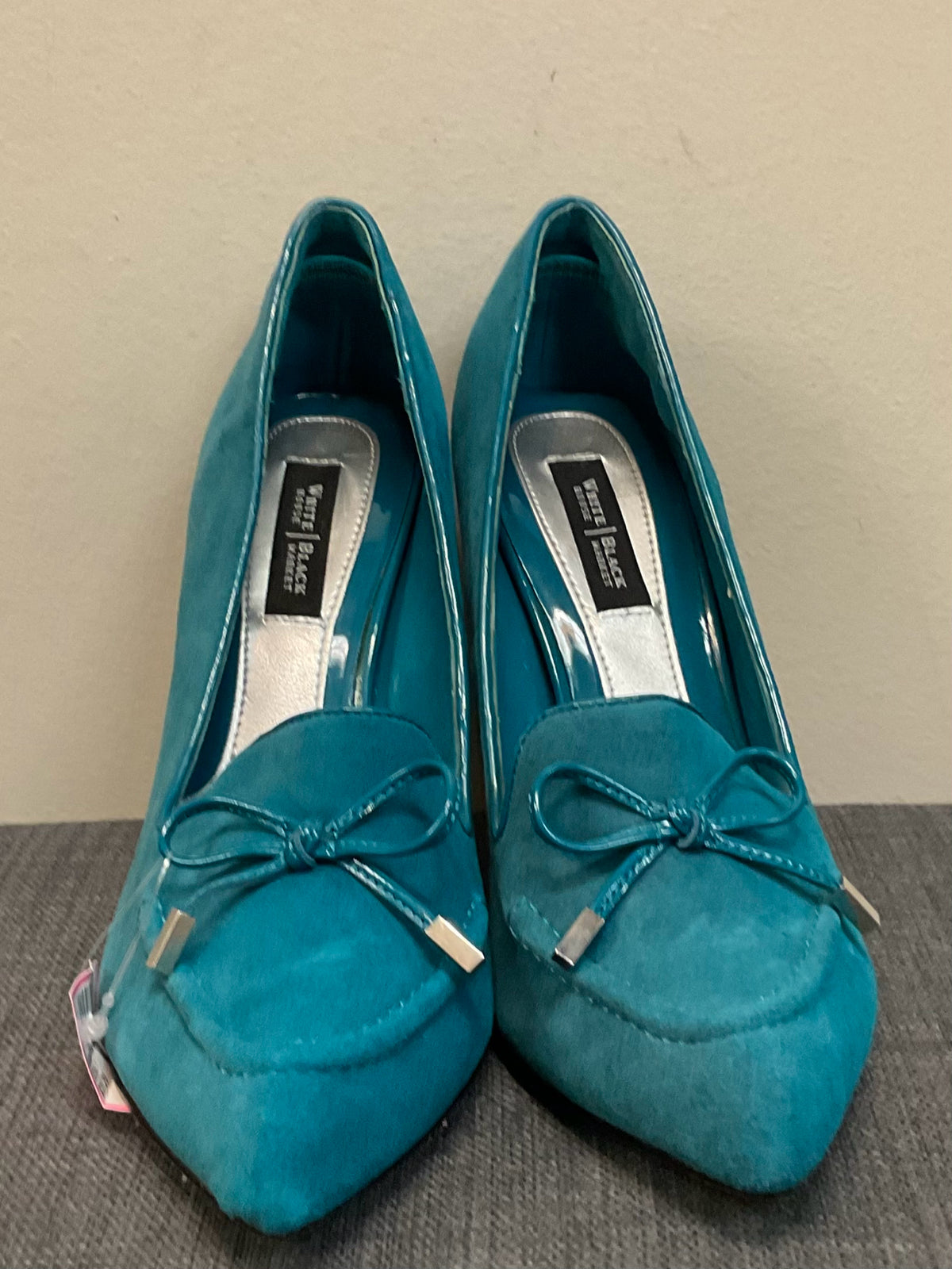 7 WHITEHOUSE/BLACK MKT Blue SHOES