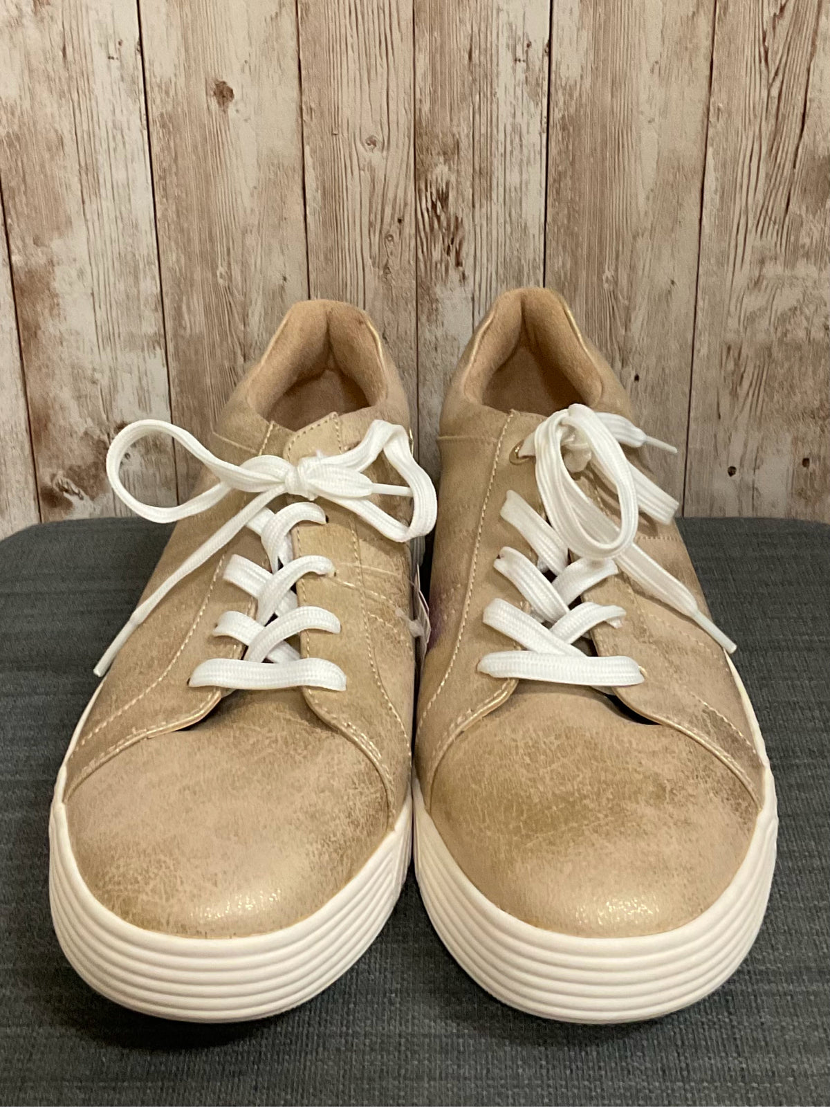 11 NATURALIZER Gold Sneakers