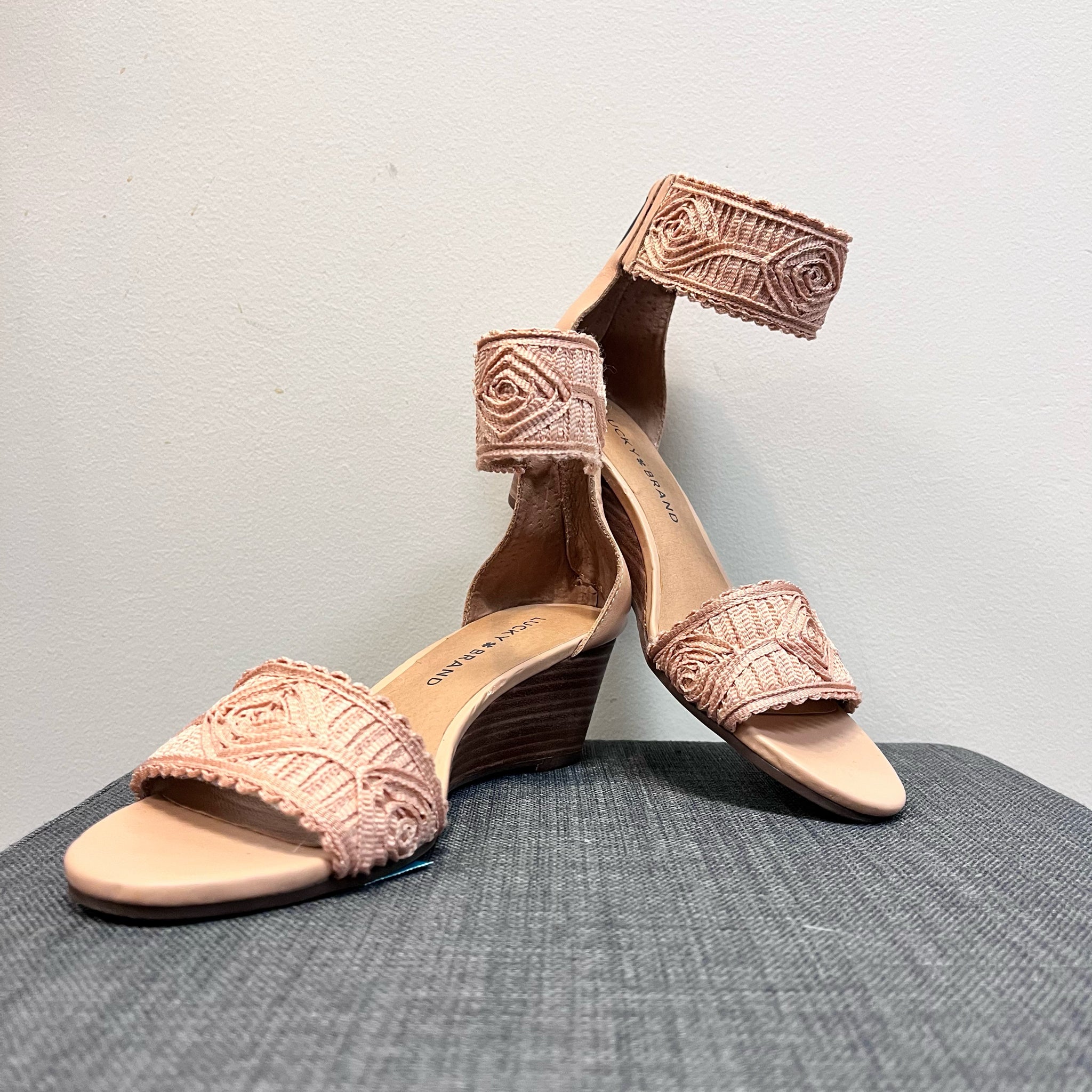 6.5 LUCKY BRAND Blush Sandals