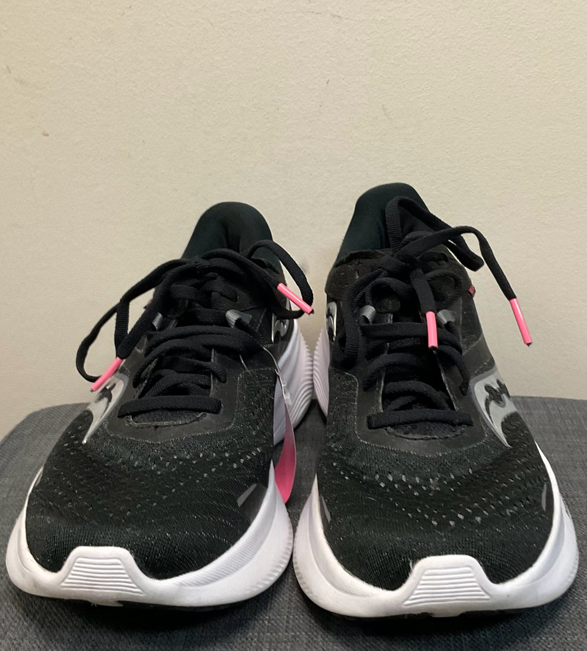 9 SAUCONY Black Sneakers