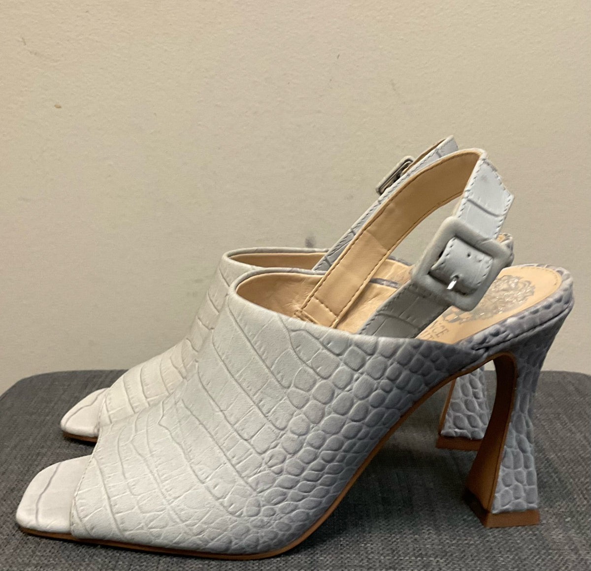 6 VINCE CAMUTO GREY SHOES