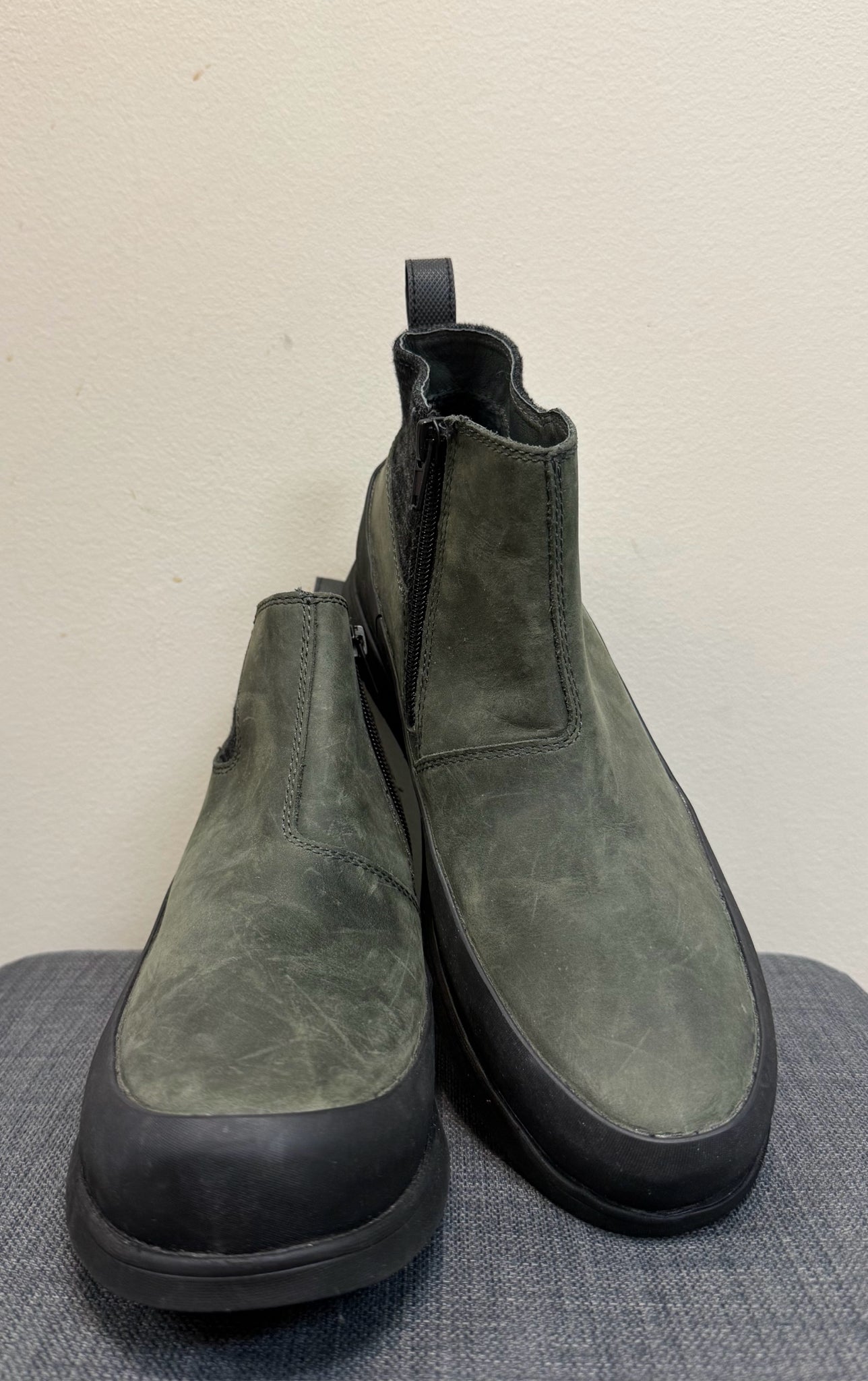 BOGS 8.5 OLIVE SUEDE Boots