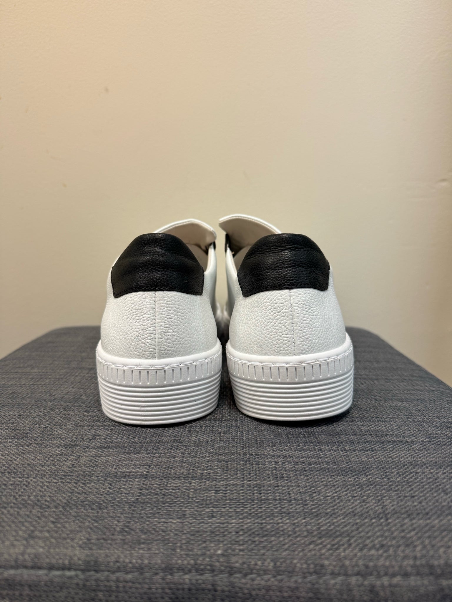 7.5 GABOR WHITE AND BLACK LEATHER Sneakers