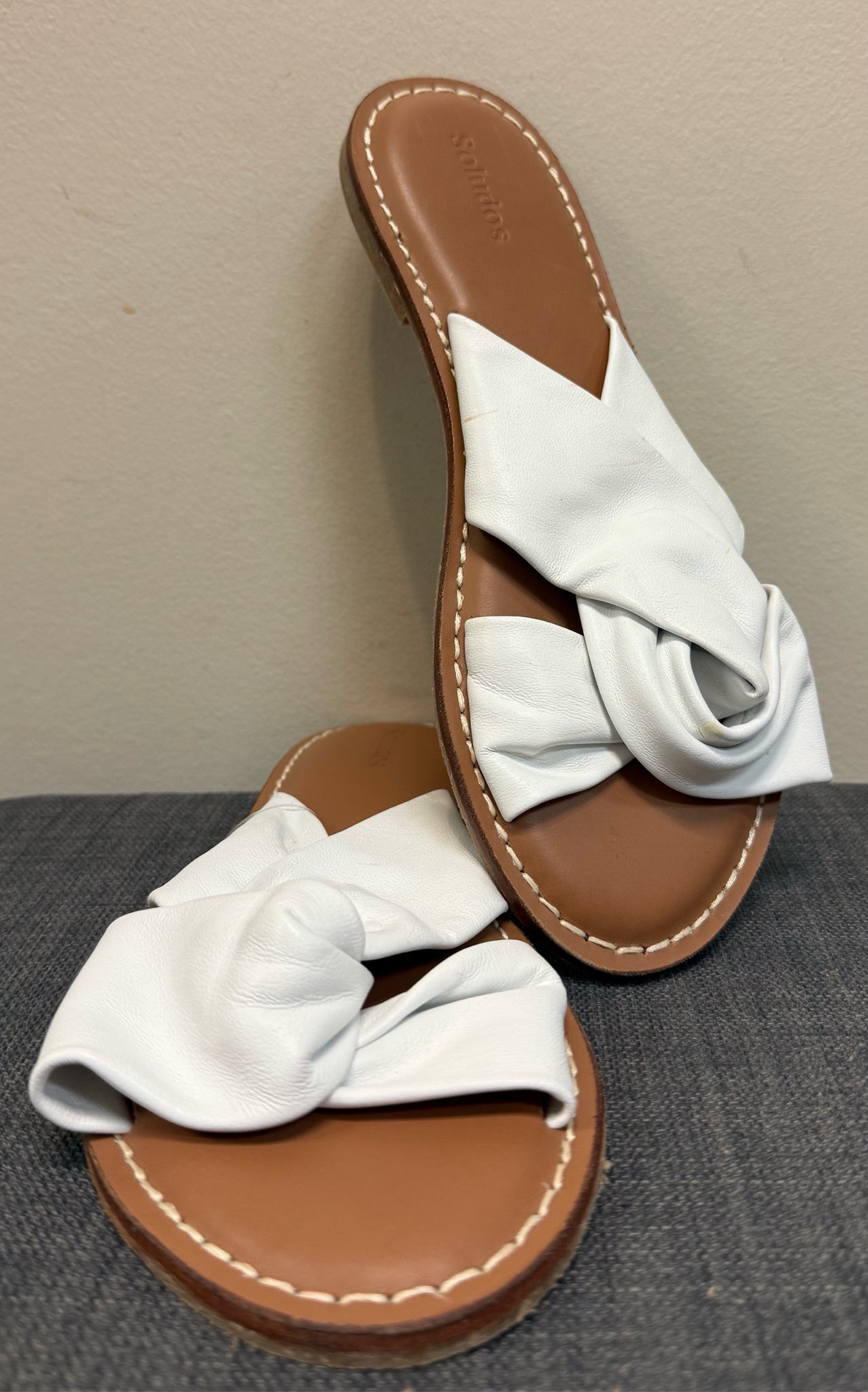 8 SOLUDOS White Sandals
