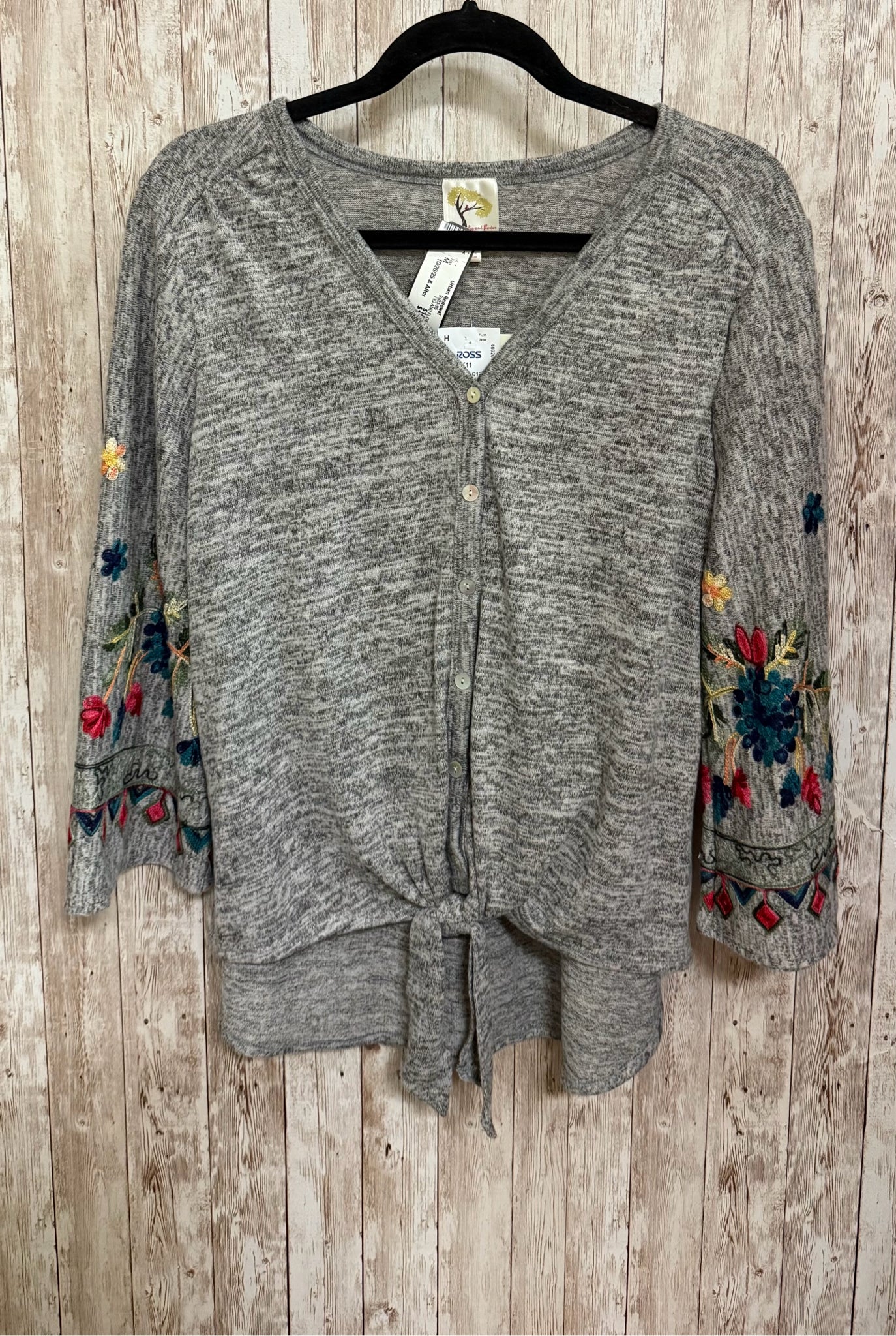 Size M FIG AND FLOWER GREY FLORAL Top