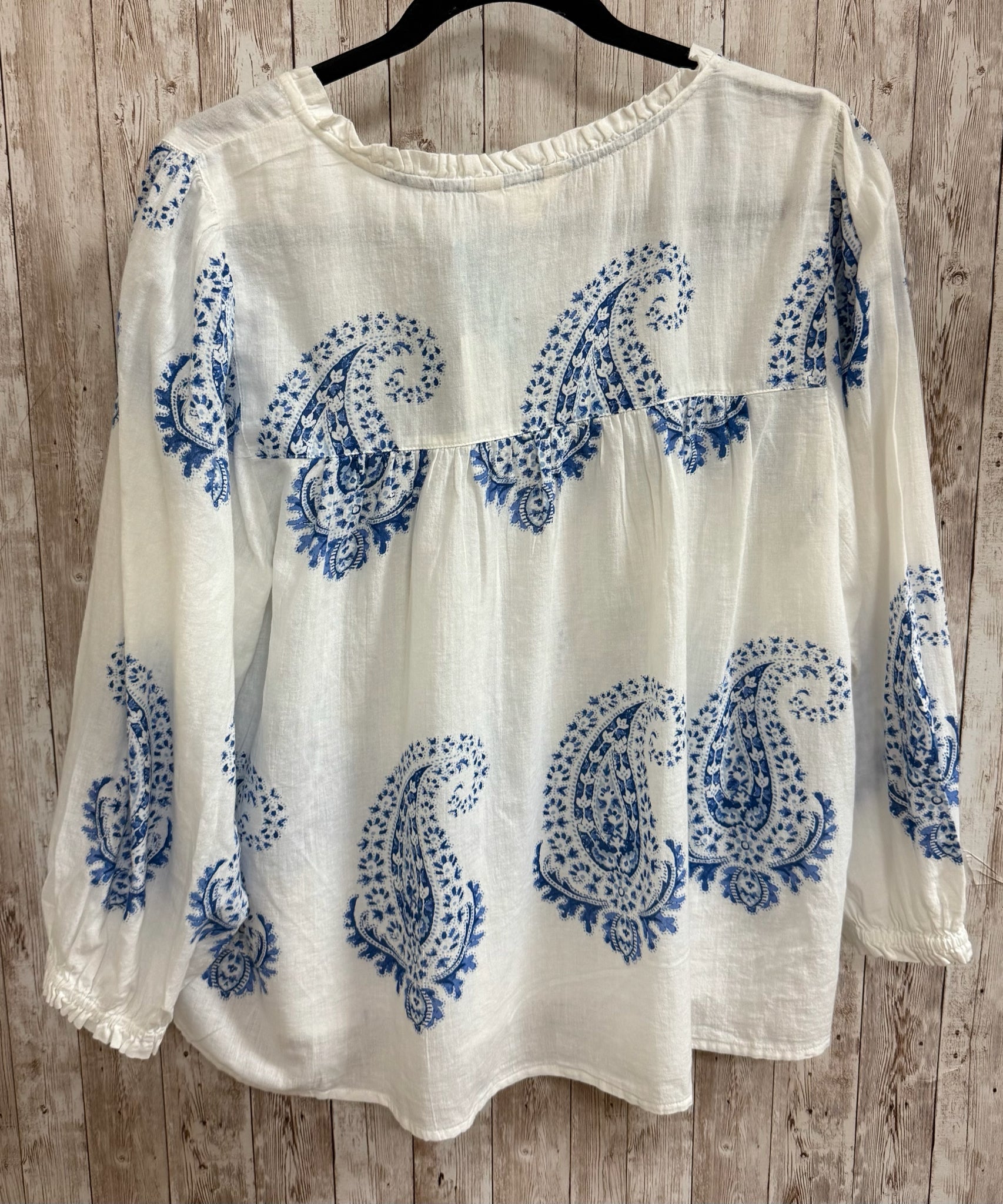 Size XL LUCKY BLUE AND WHITE FLORAL Top