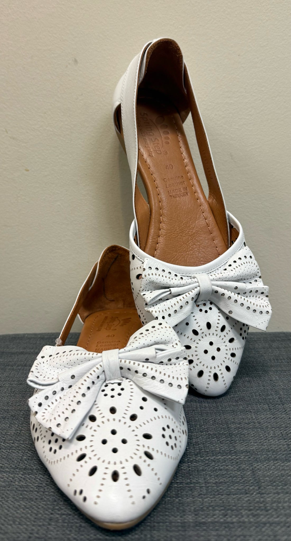 9 SPRING STEP White SHOES