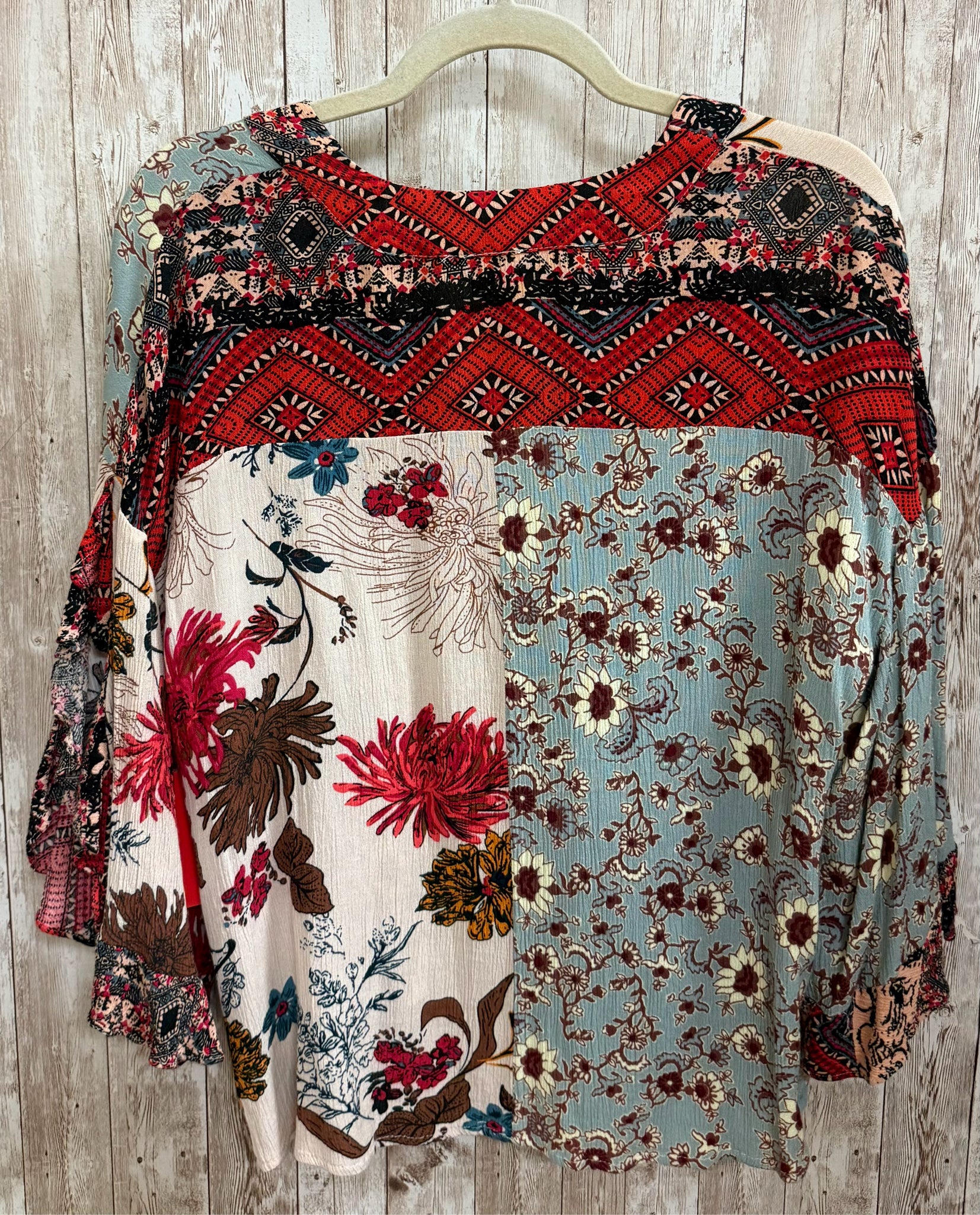 Size S UMGEE SAGE AND CREAM Top