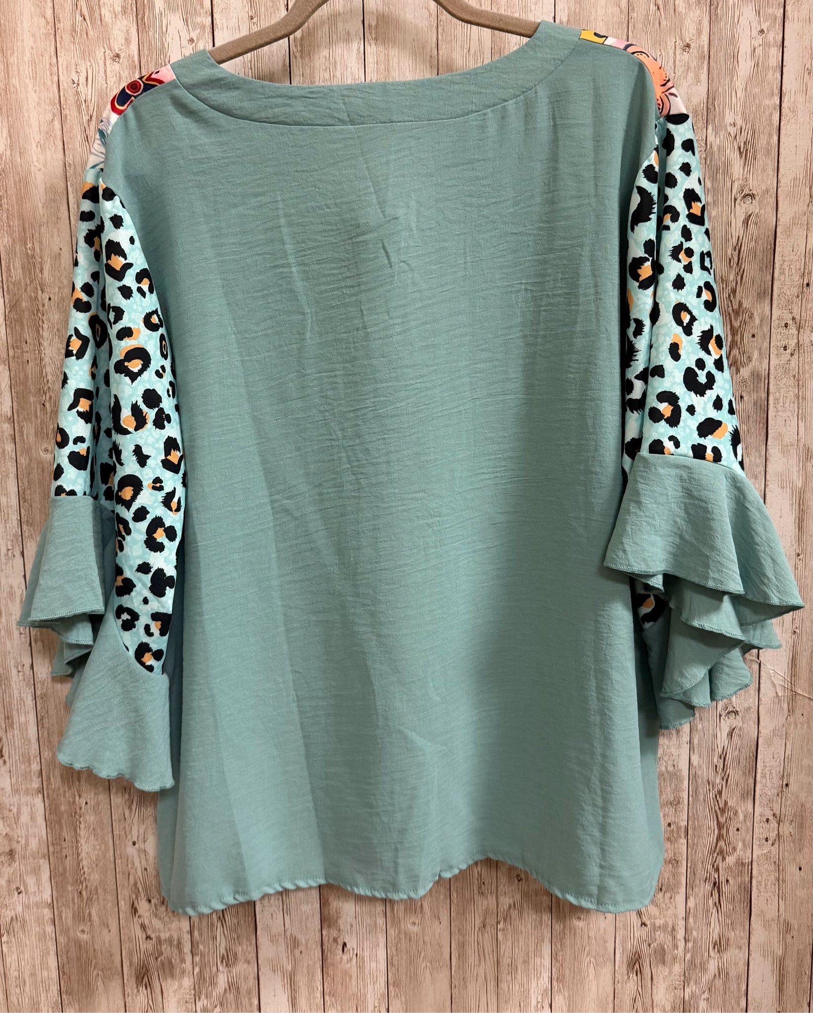 Size L/XL CHERRYBETTY GREEN AND WHITE FLORAL Top