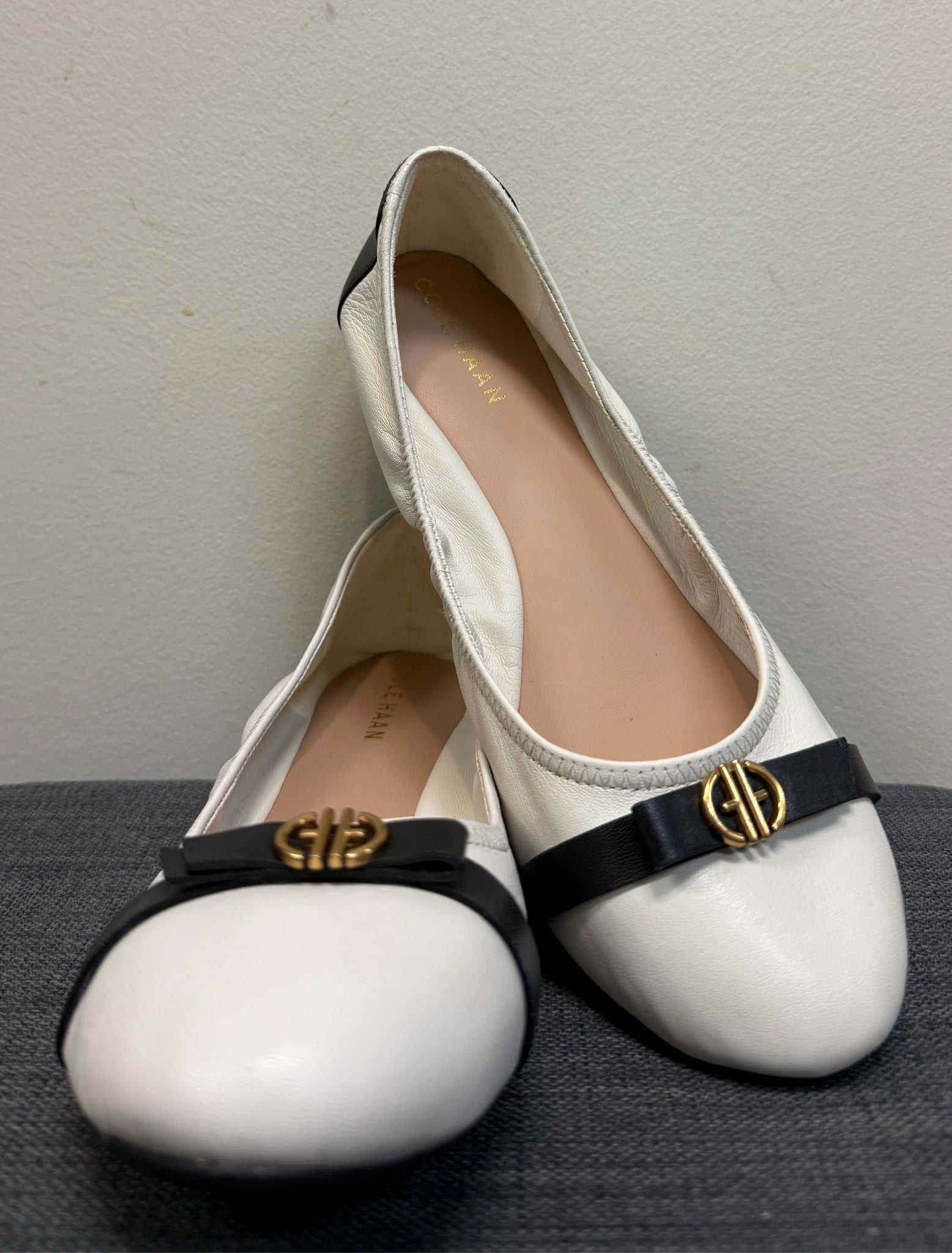 9 COLE HAAN IVORY AND BLACK SHOES