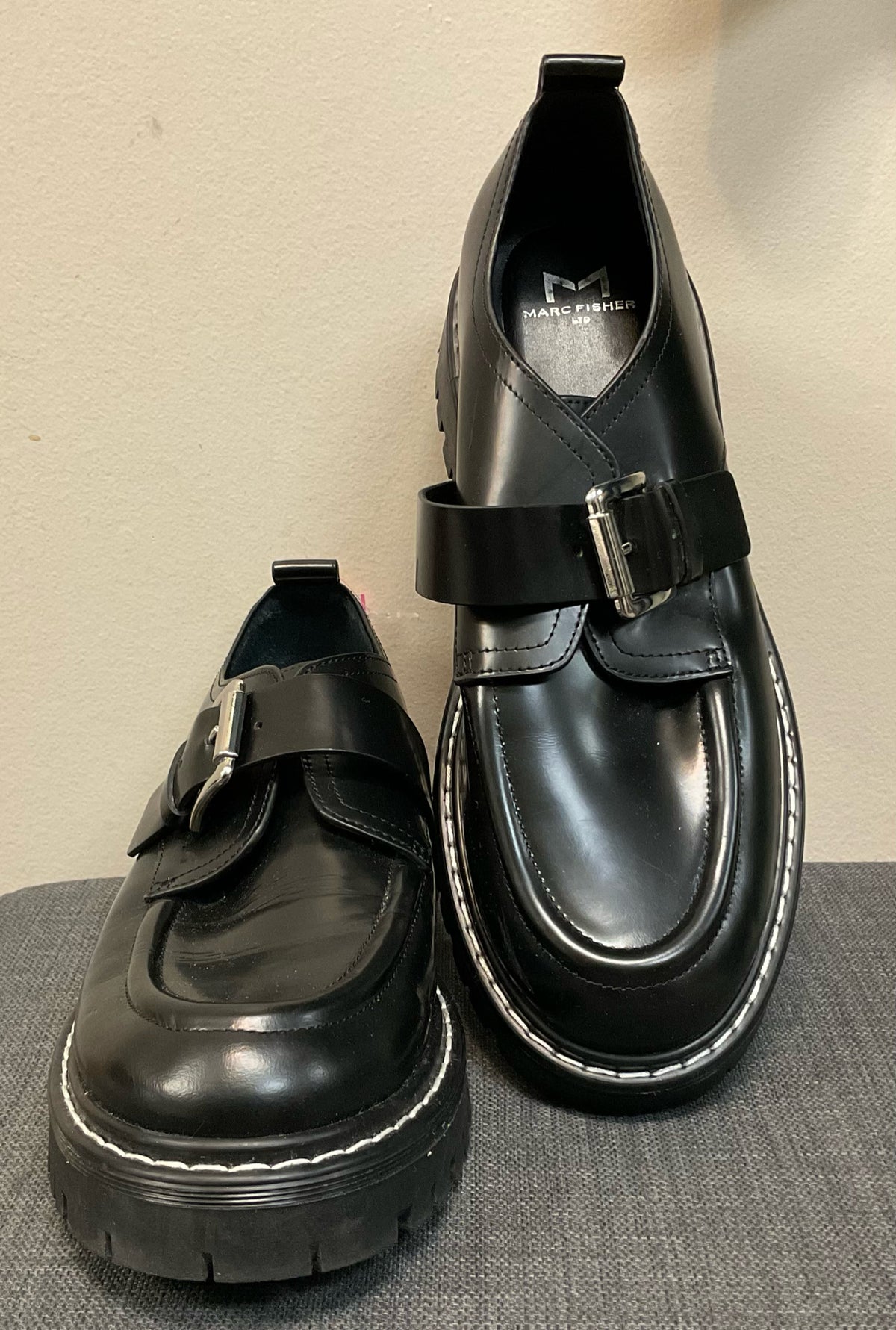 8.5 MARC FISHER Black SHOES