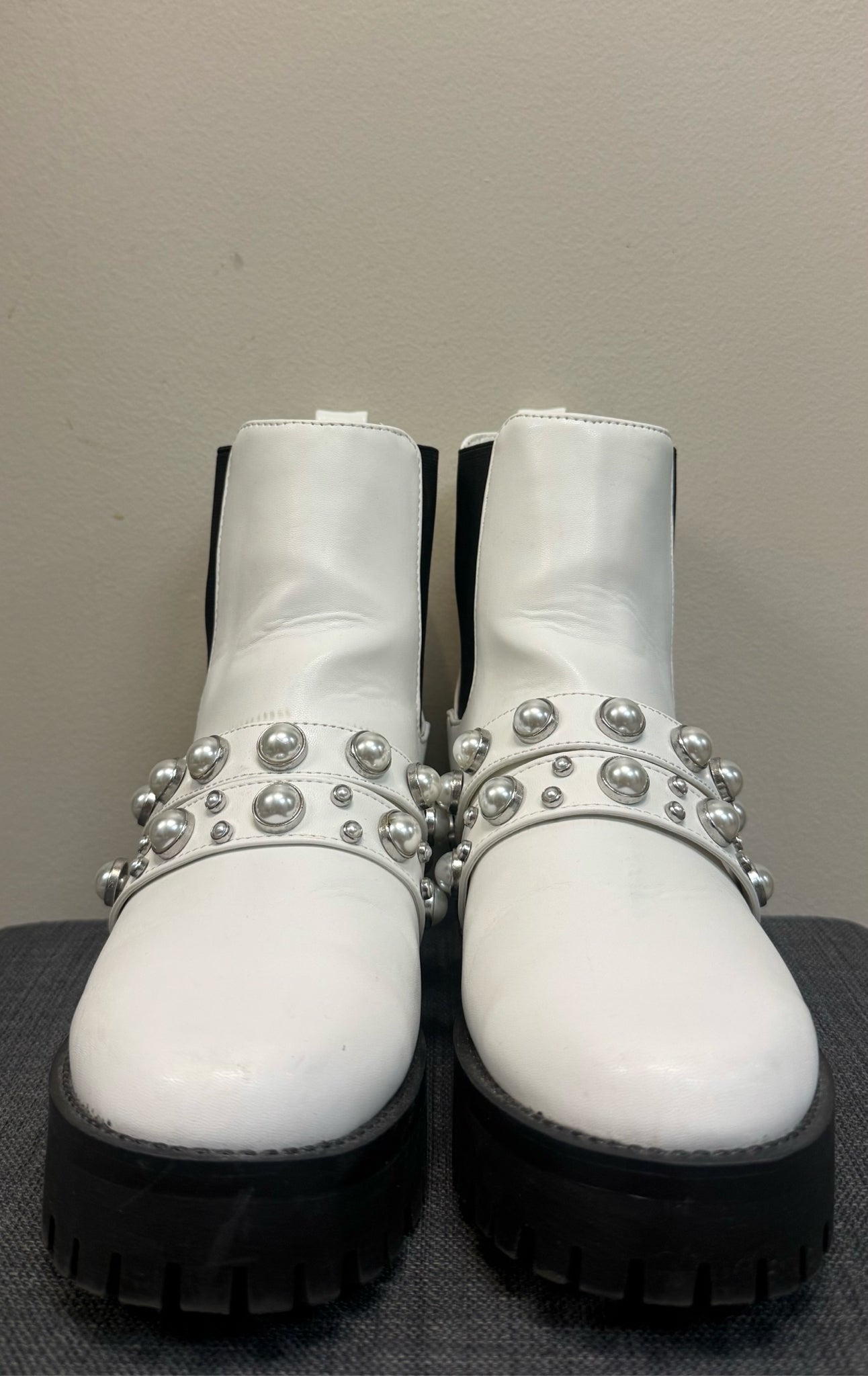 8 BP. White Boots