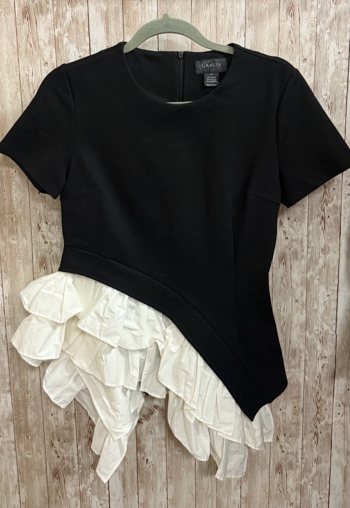 Size M GRACIA BLACK AND WHITE Top