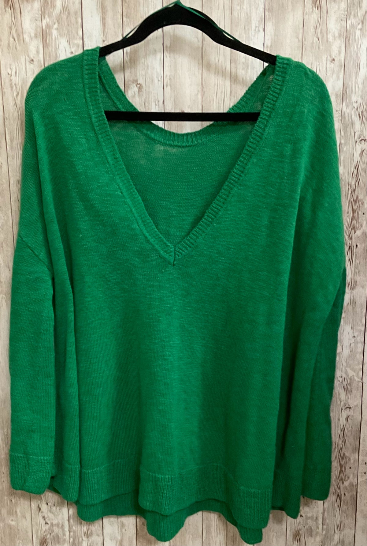 Size M FREE-EST Green Sweater