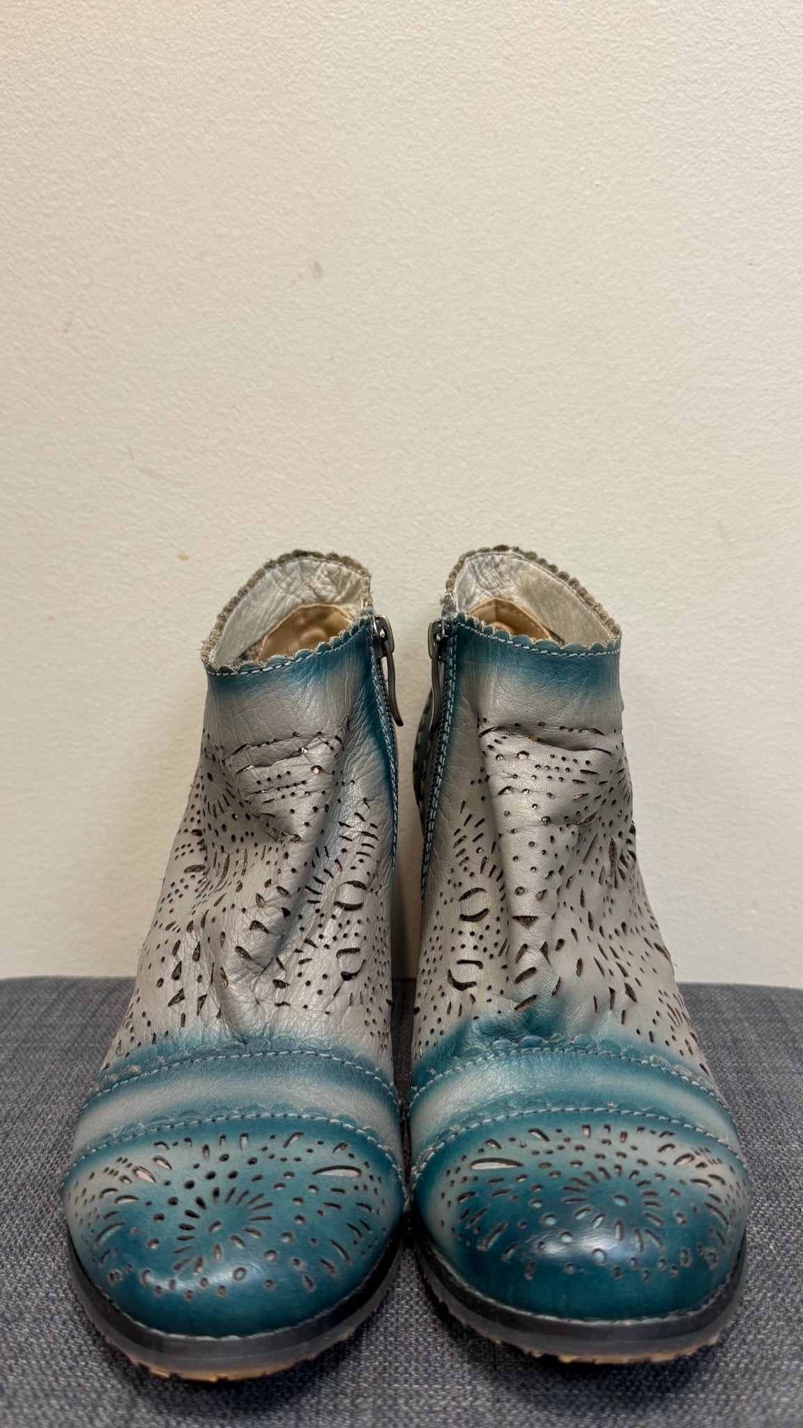 6 L'ARTISTE GREY AND TEAL Boots