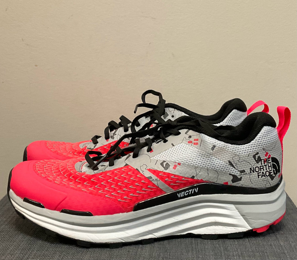 9 NORTH FACE gray and orange Sneakers