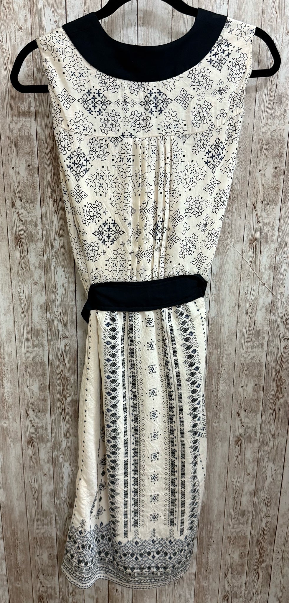 Size 2 HD IN PARIS CREAM AND BLACK PRINT Dress