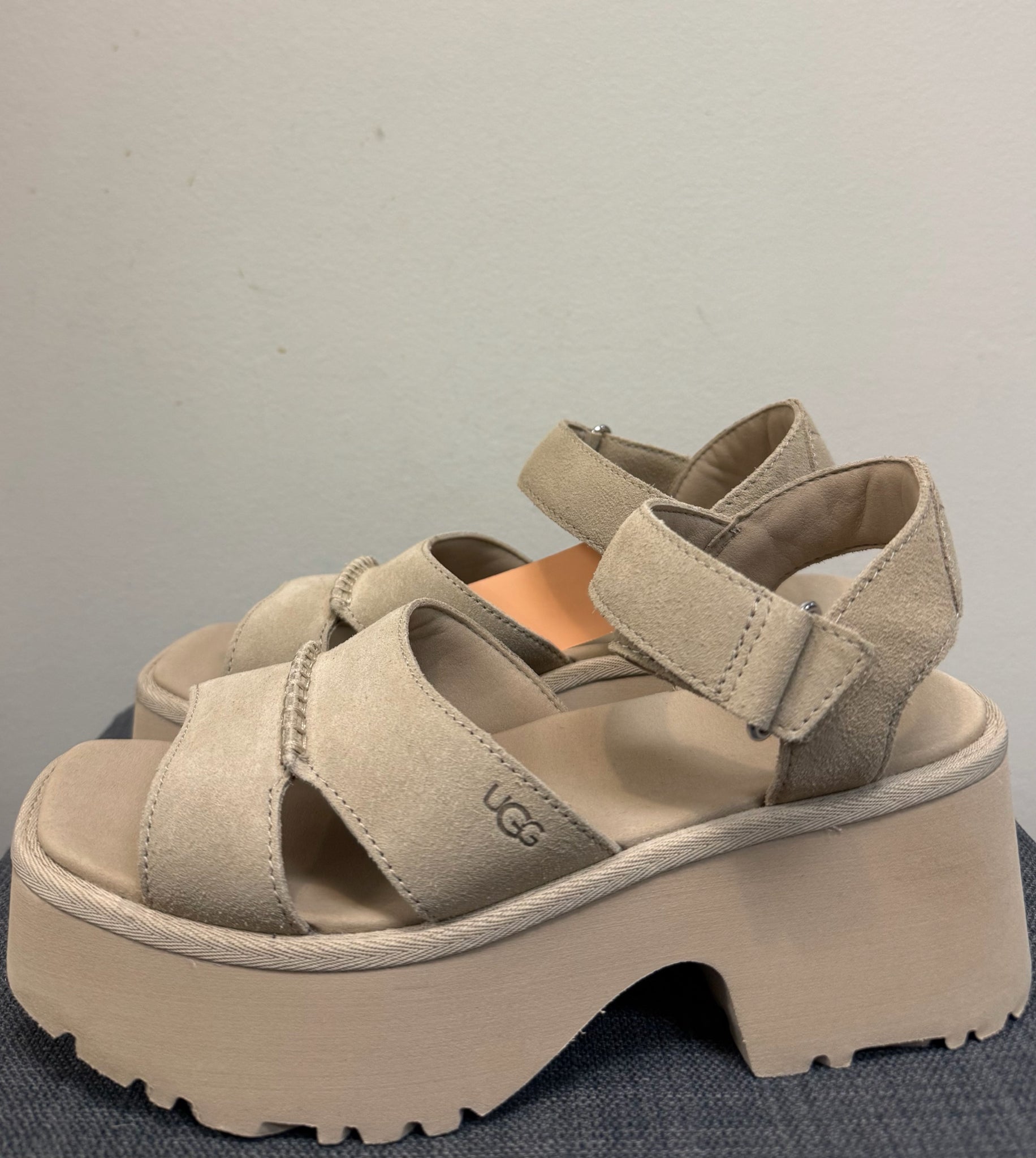 7 UGG SAND Sandals