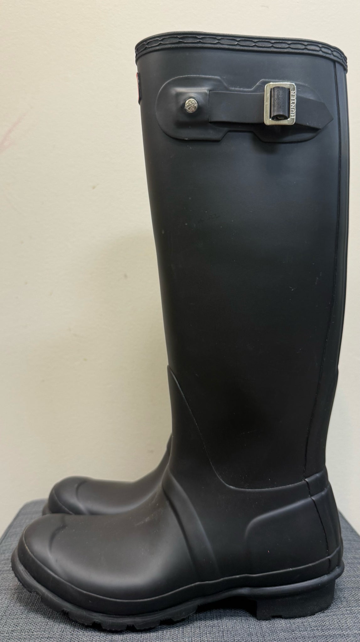 6 HUNTER Black Boots