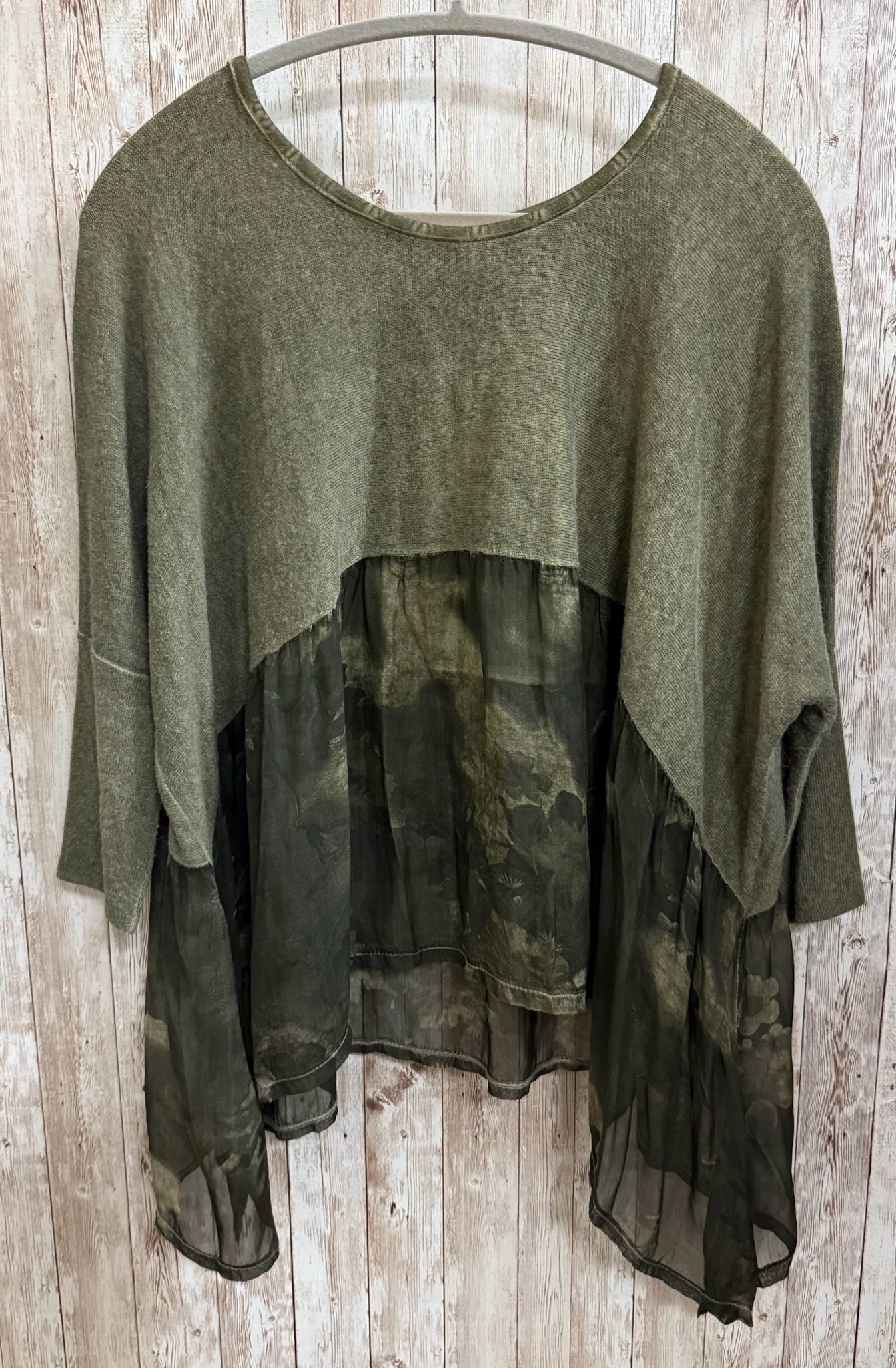 Size M/L TEMPO PARIS Olive Top
