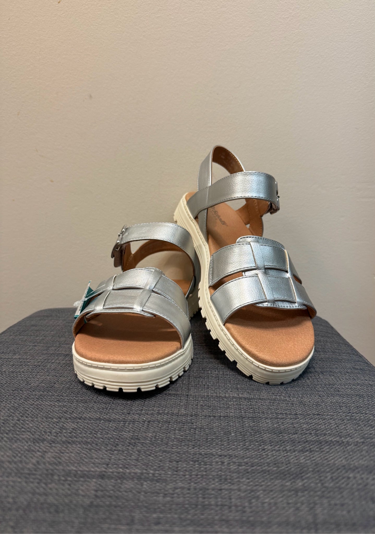 7.5 DR SCHOLL'S Silver Sandals