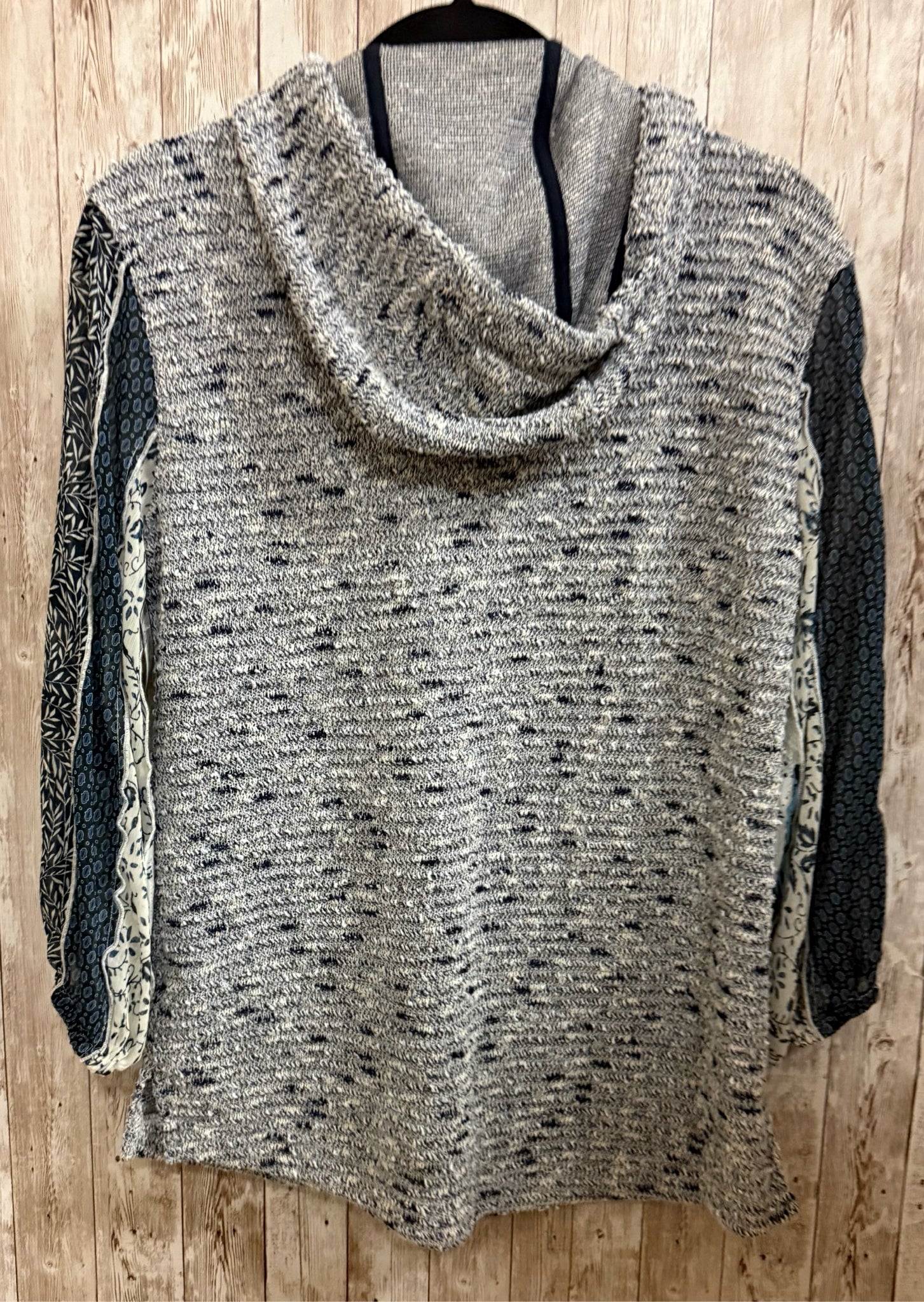 Size XS JOHN MARK BLUE MULTI Sweater