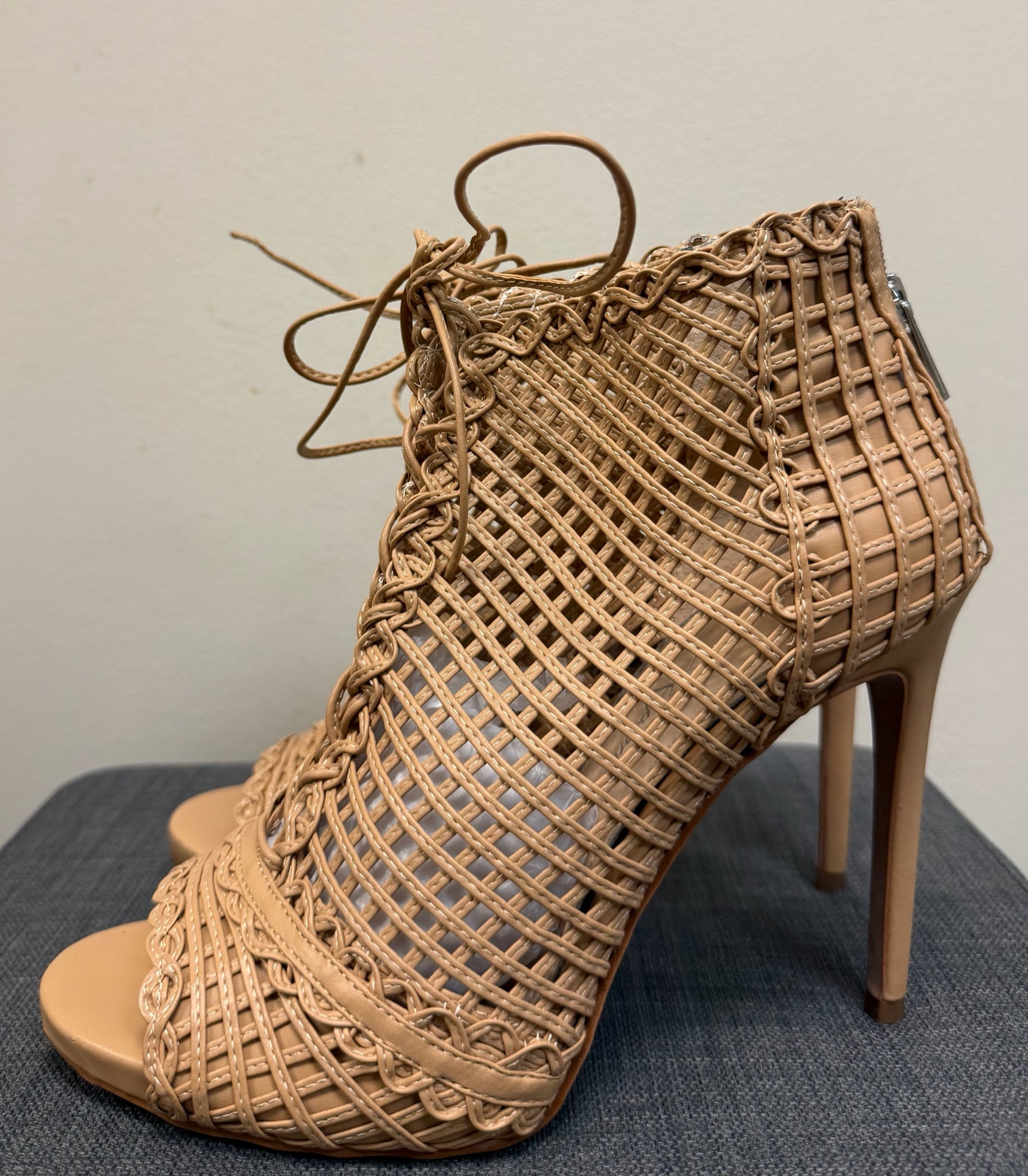 10 JESSICA SIMPSON SAND Sandals
