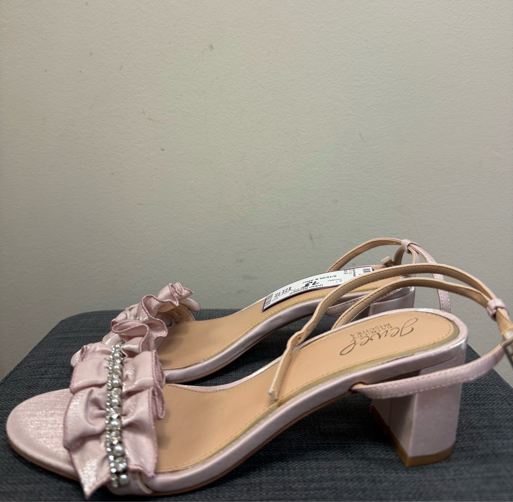 7.5 BADGLEY MISCHKA Blush Sandals