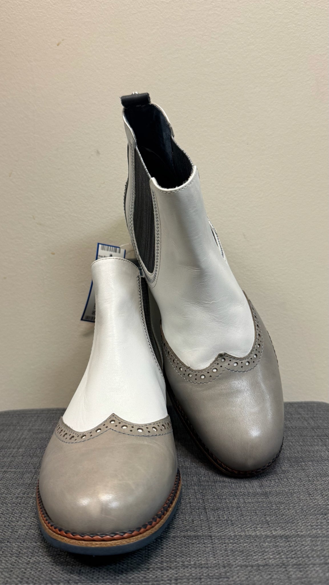 8.5 TAMARIS WHITE AND GREY Boots