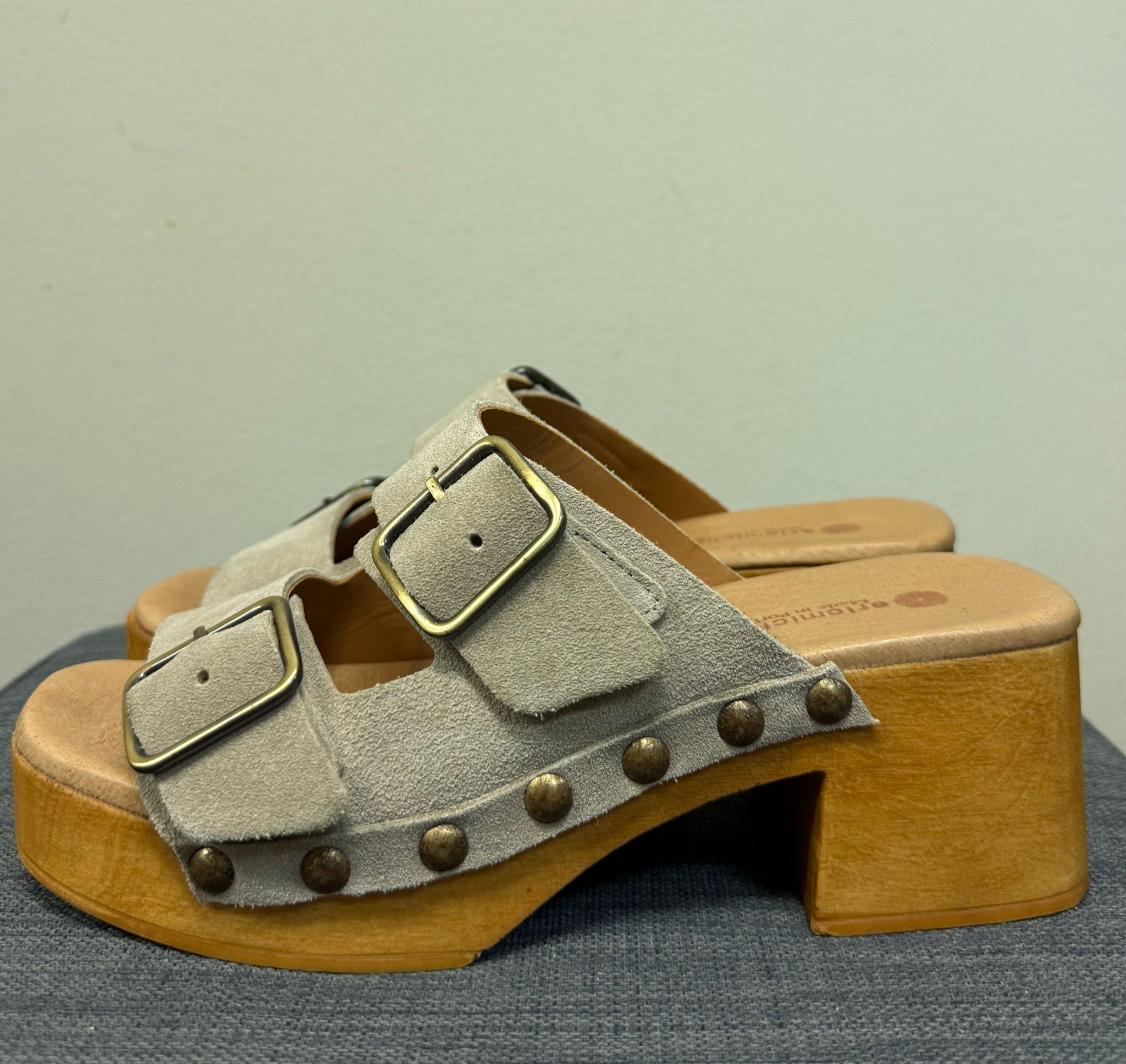 7 ERIC MICHAEL Beige Sandals