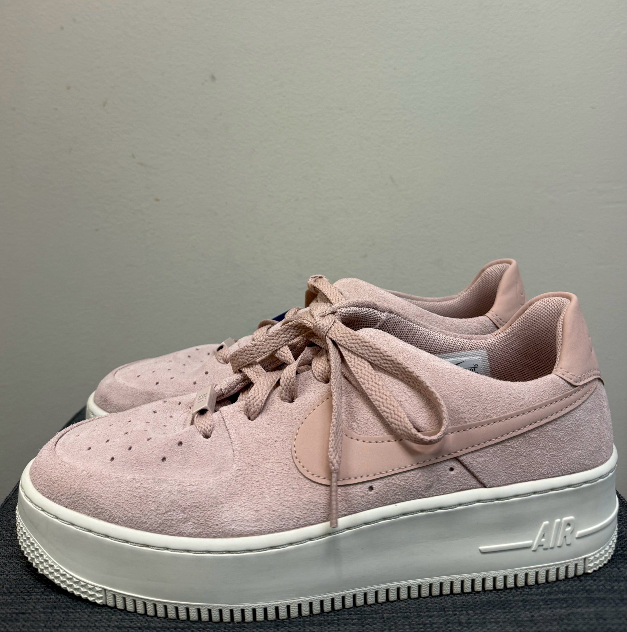 9.5 NIKE Light Pink SHOES